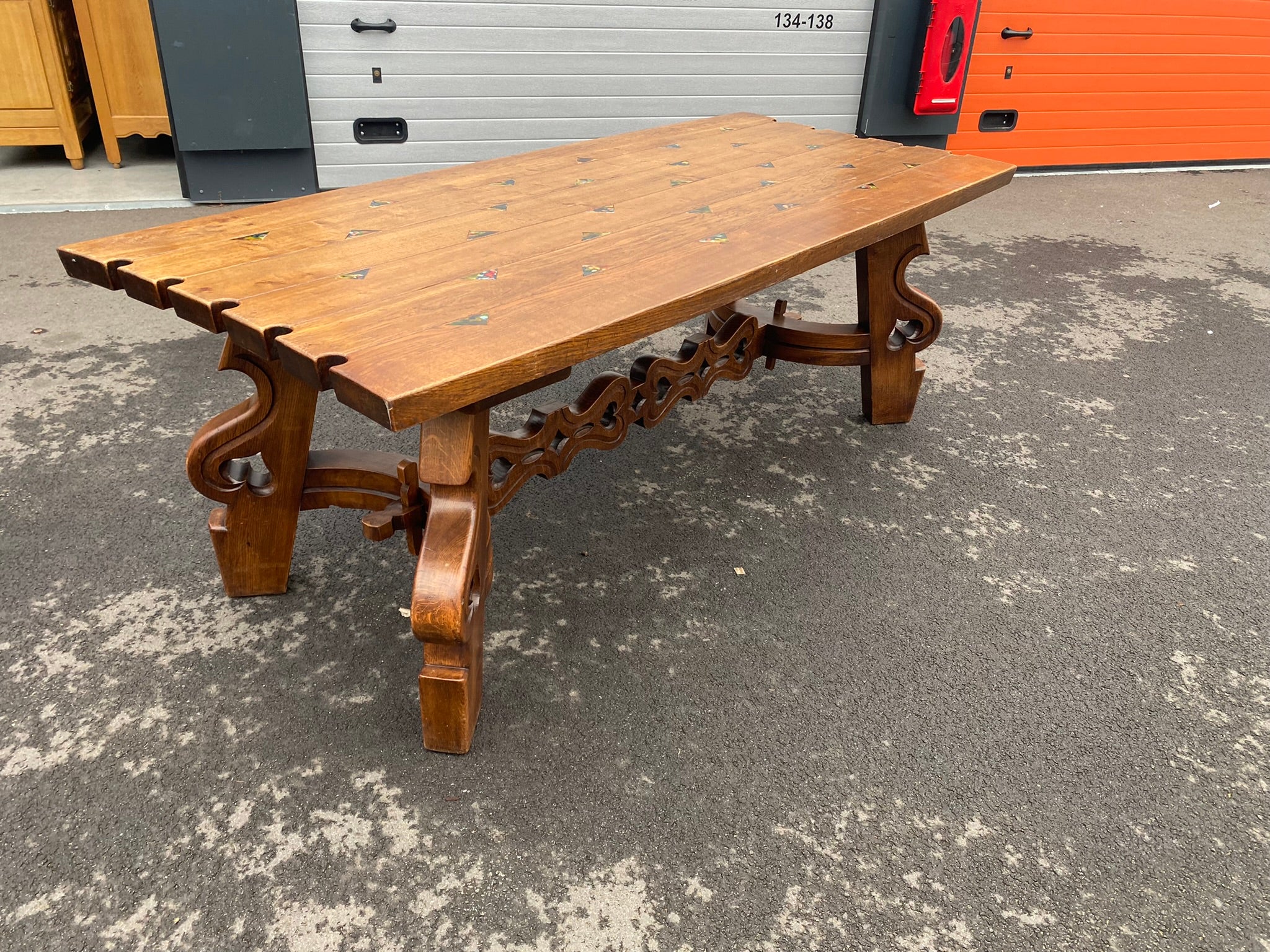 Large rustic neo table in oak,
Slightly oblong shape
Ceramic inlay on the top
Can be completely disassembled.