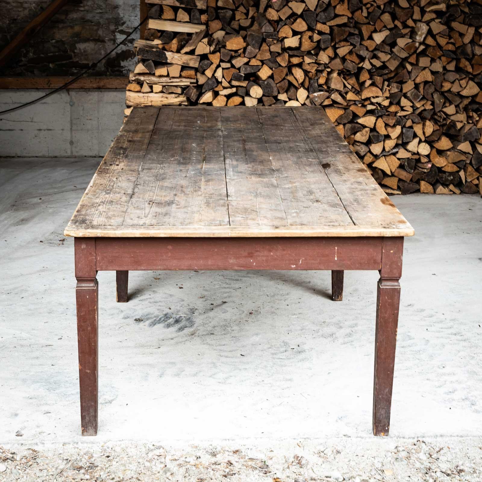 Peint à la main Grande table à manger provinciale rustique, 19ème siècle en vente
