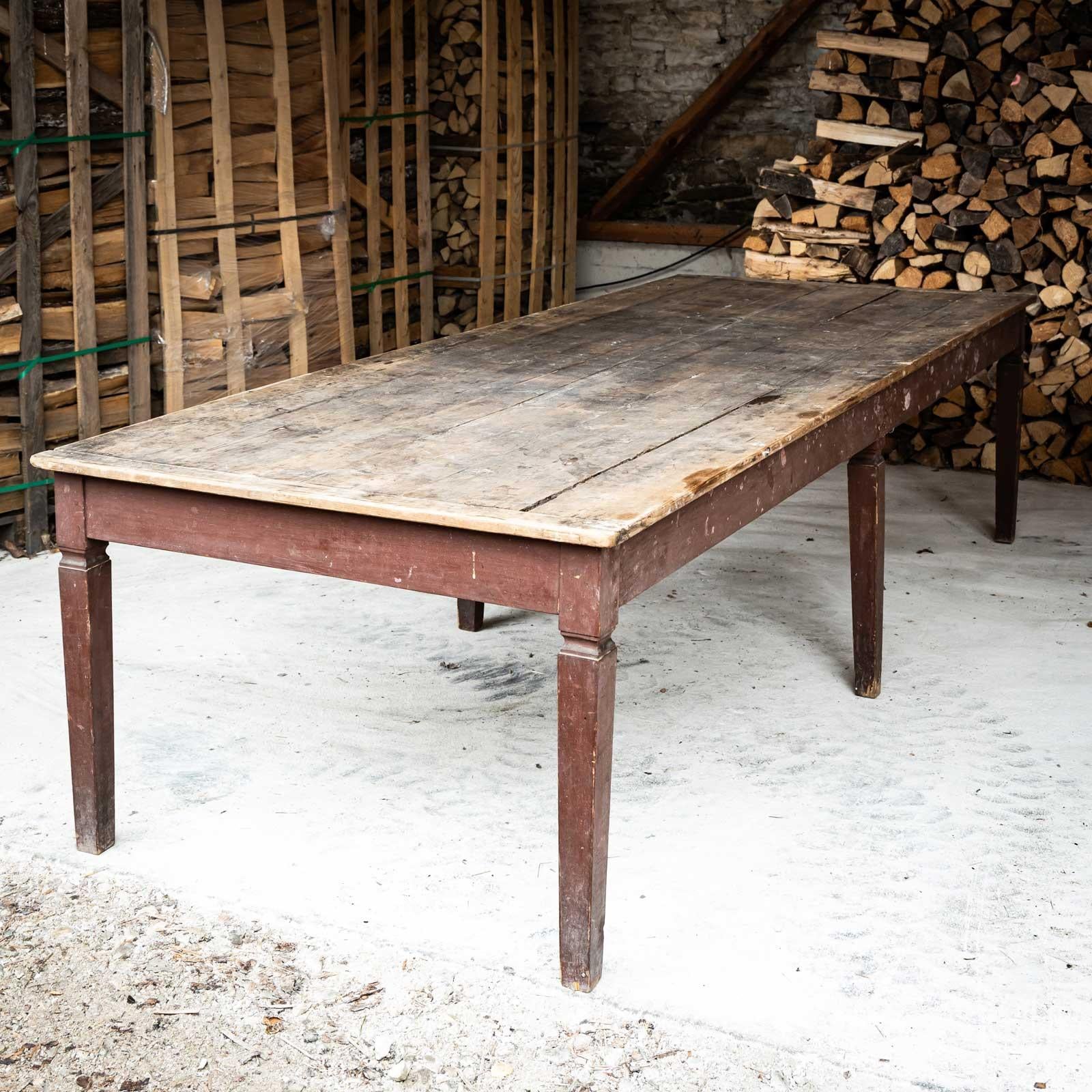 Grande table à manger provinciale rustique, 19ème siècle Bon état - En vente à Greding, DE