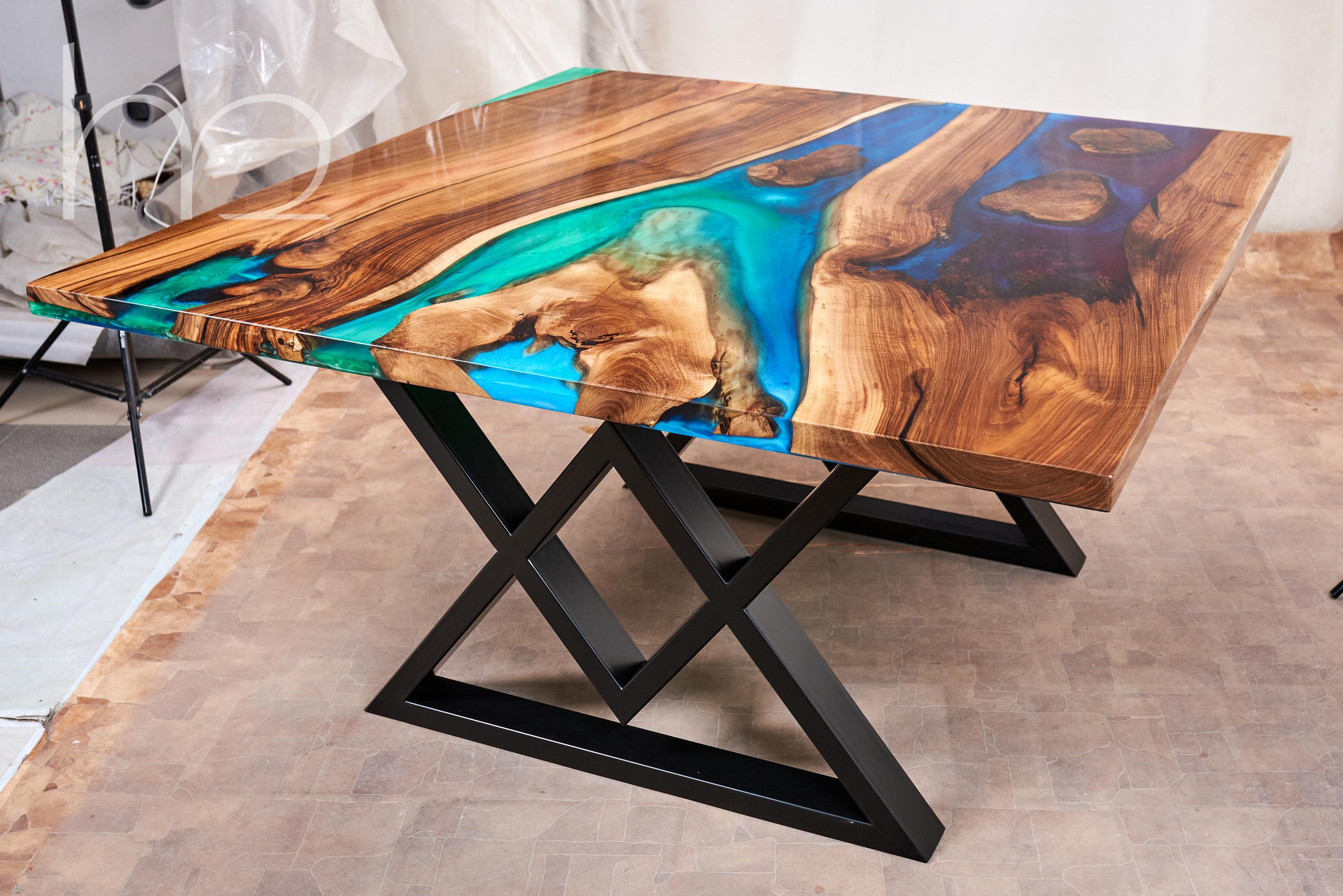 Arts and Crafts Large Rustic Resin Dinning Table Luxury Live edge Walnut Epoxy Dinning Table  For Sale