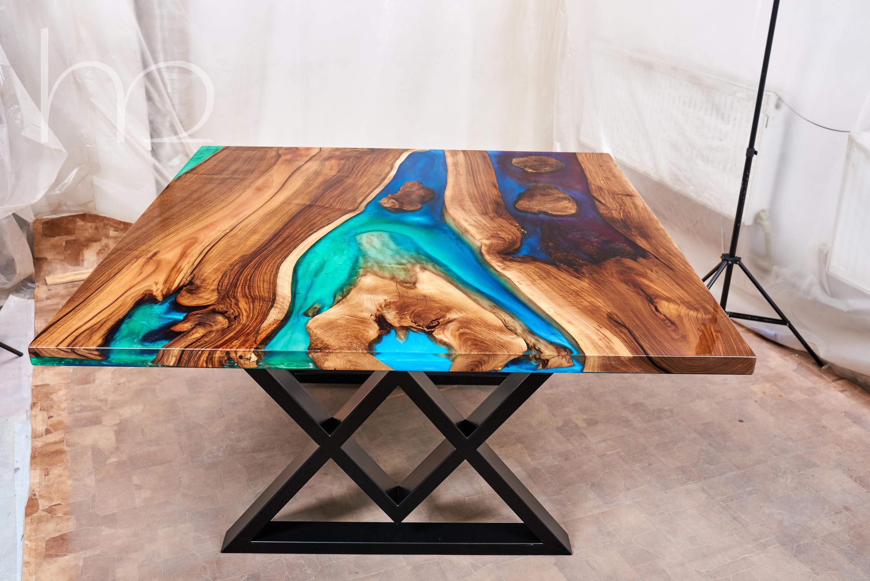 Hand-Crafted Large Rustic Resin Dinning Table Luxury Live edge Walnut Epoxy Dinning Table  For Sale