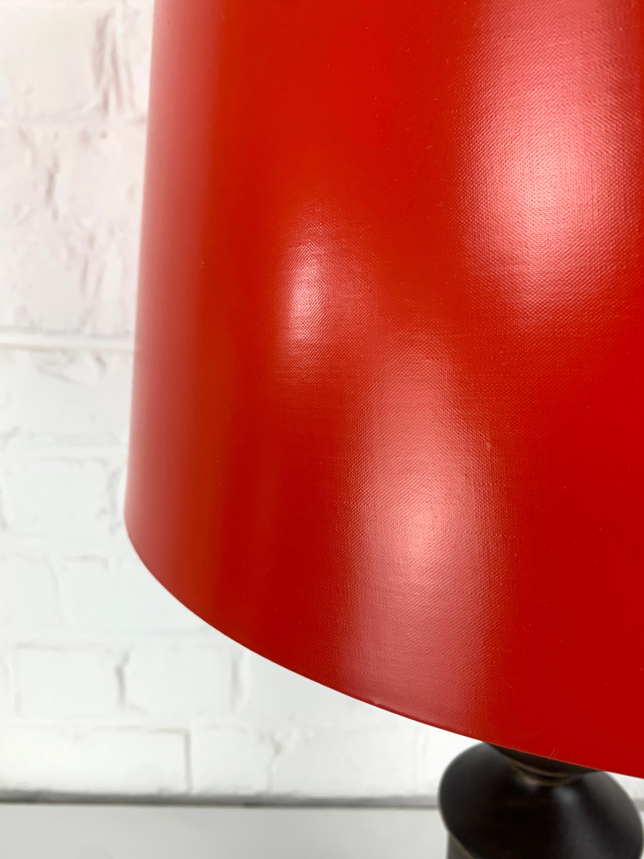 Pin Grande lampe de bureau rustique, bois massif teinté, Uno Kristiansson, Luxus, Suède en vente