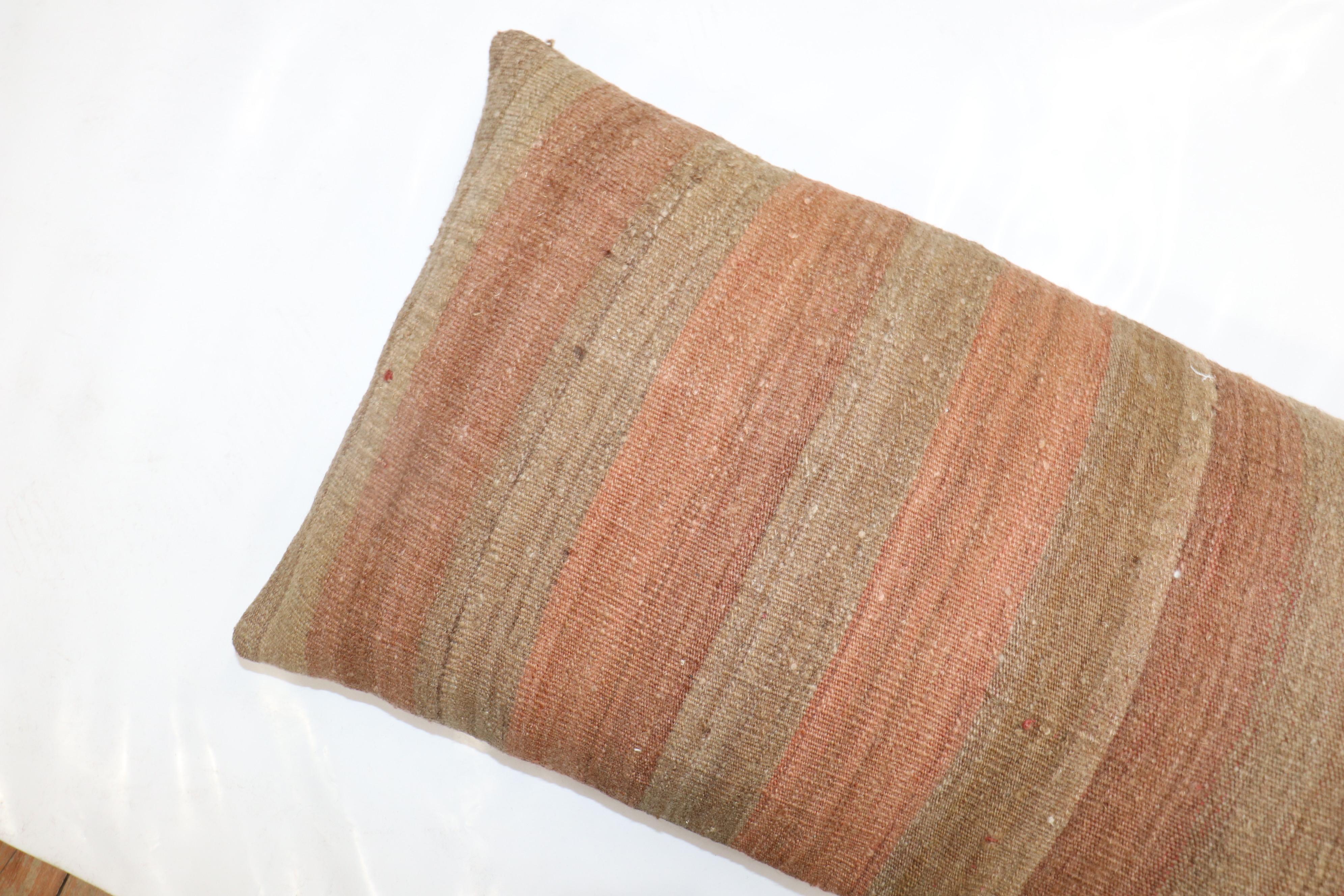 Large Rustic Vintage Kilim Pillow In Good Condition For Sale In New York, NY