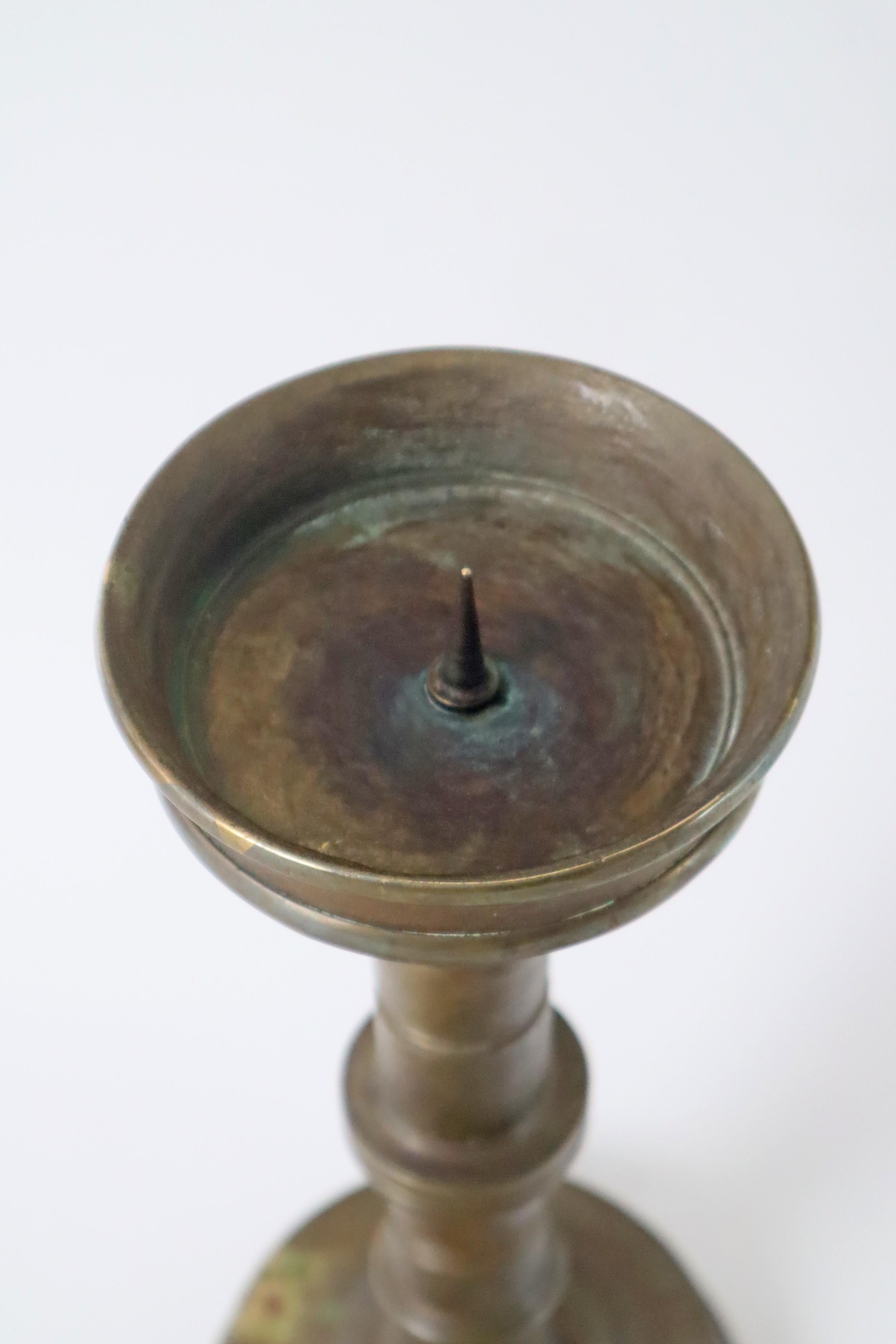Tedesco Grande portacandele sacro in bronzo art déco, Germania, 1930 circa in vendita