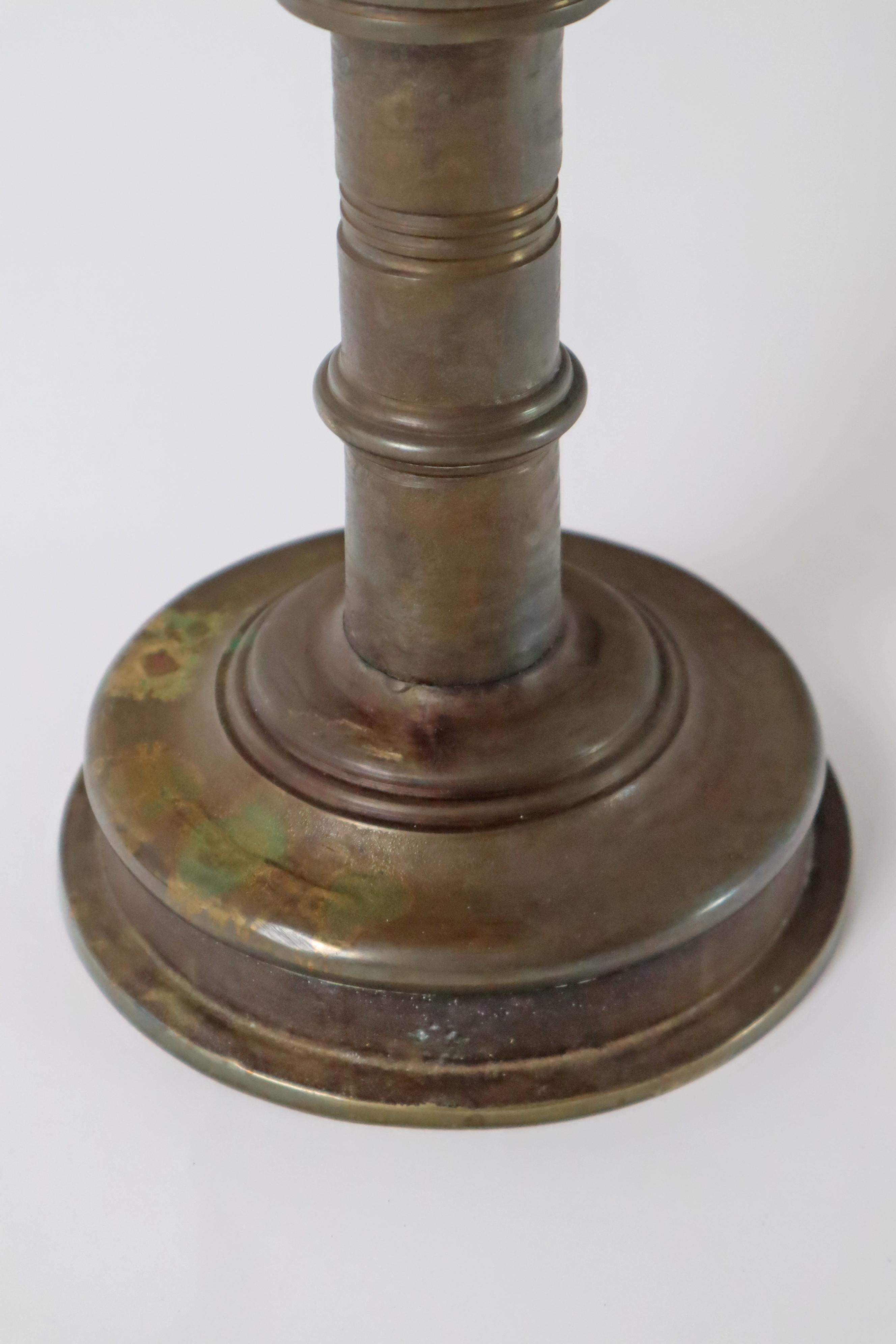 Grande portacandele sacro in bronzo art déco, Germania, 1930 circa In condizioni buone in vendita a Hannover, DE
