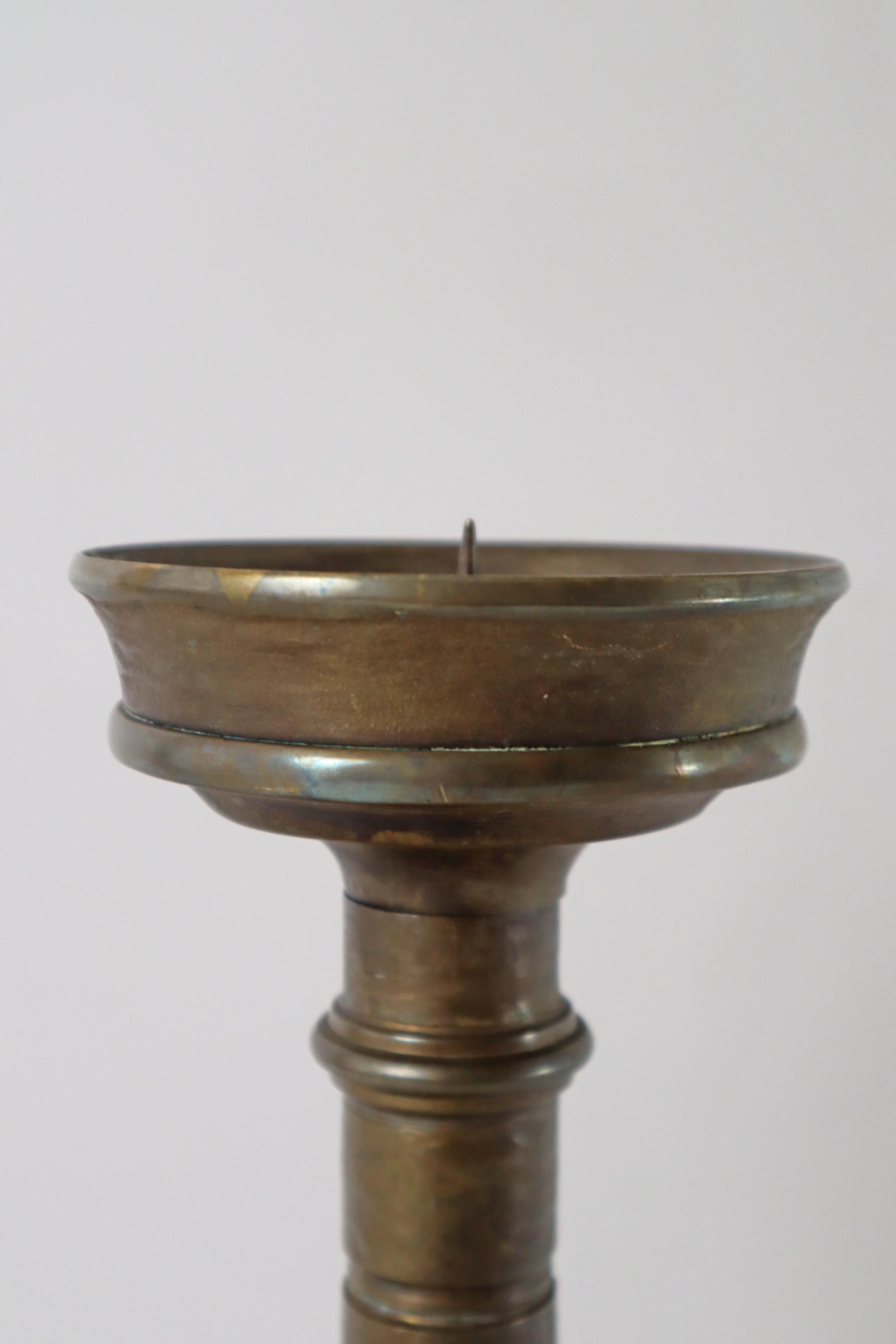 Metà XX secolo Grande portacandele sacro in bronzo art déco, Germania, 1930 circa in vendita