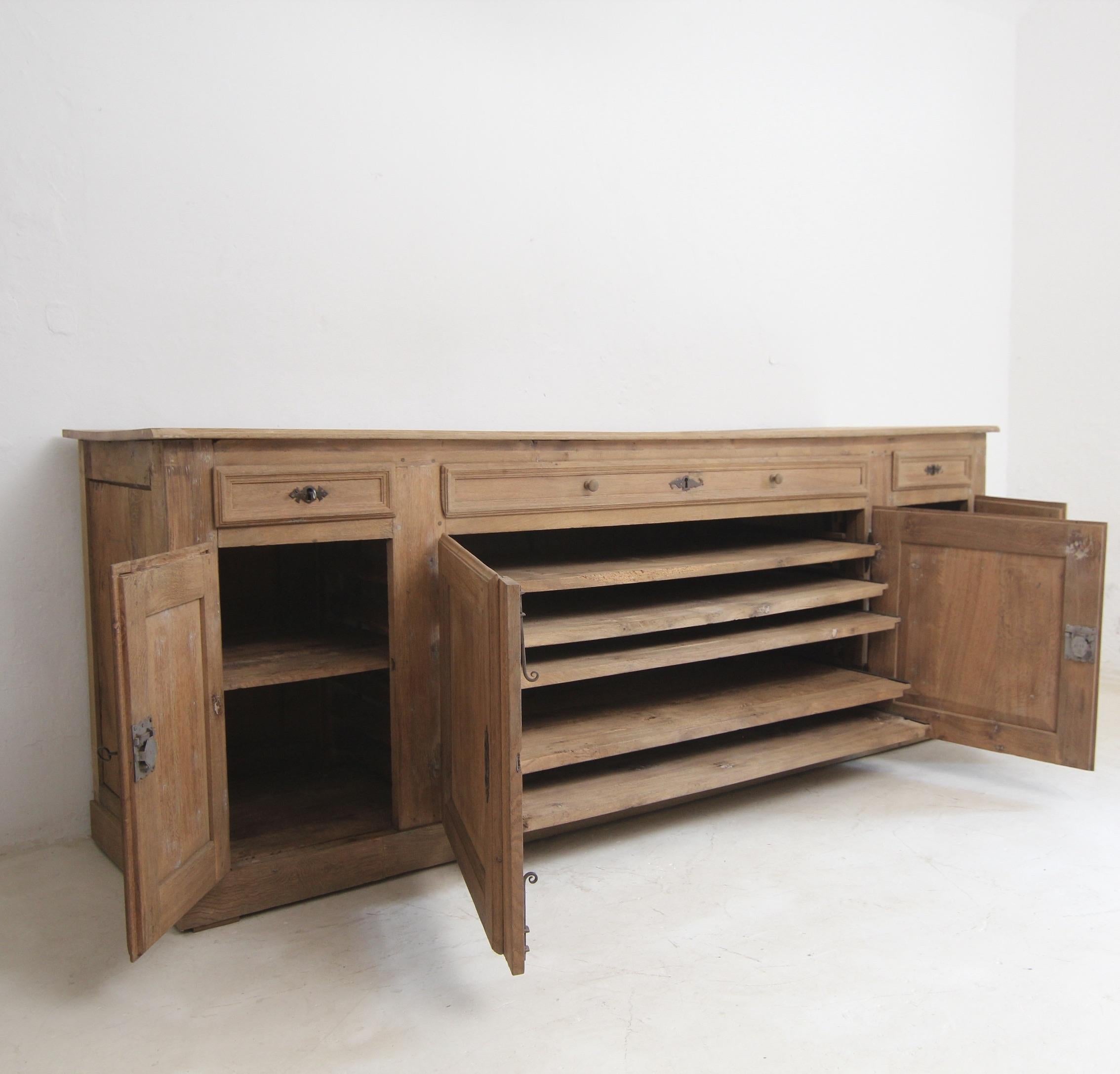 Grande buffet da sacrestia del 1800 circa in vendita 11