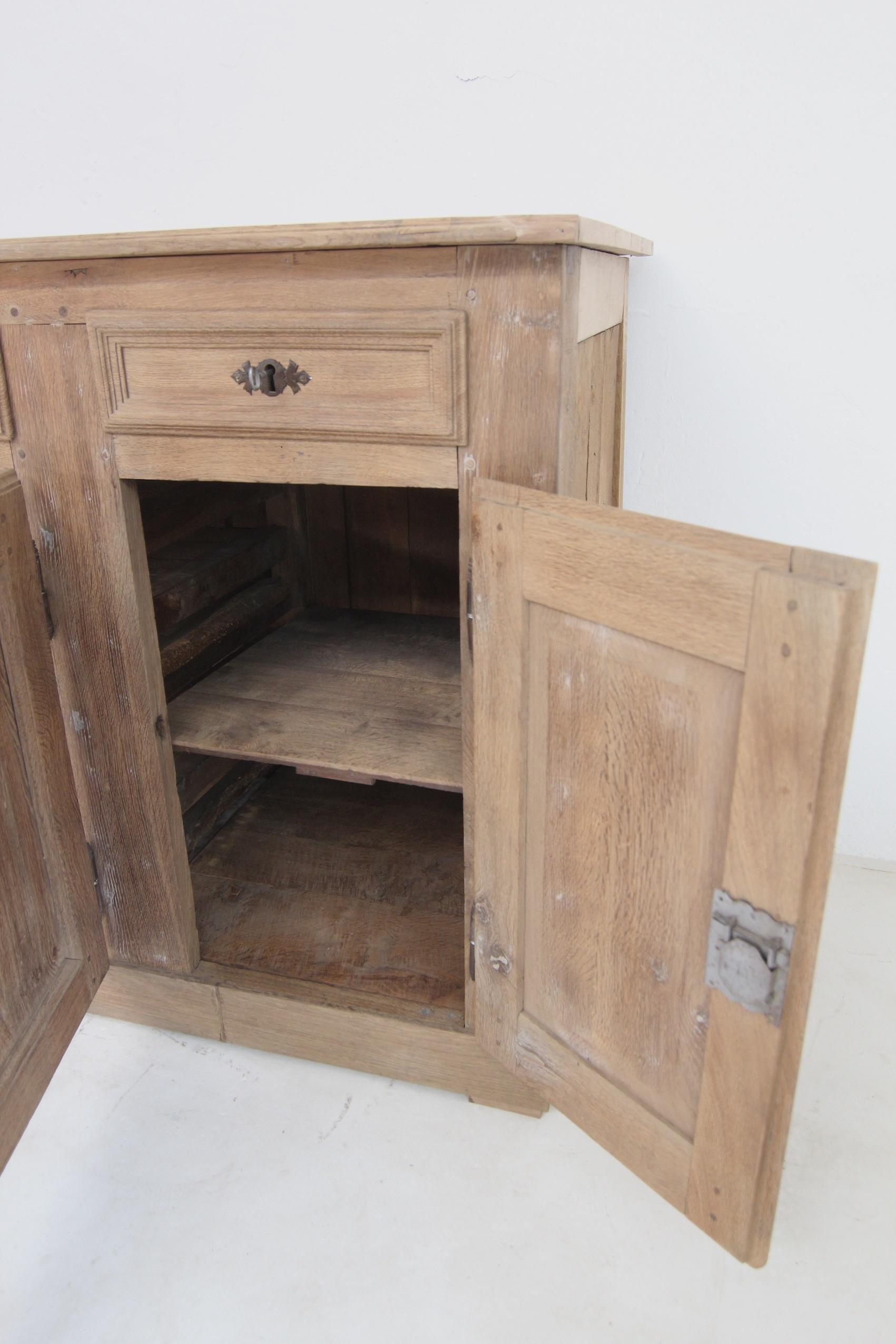 Grande buffet da sacrestia del 1800 circa in vendita 12
