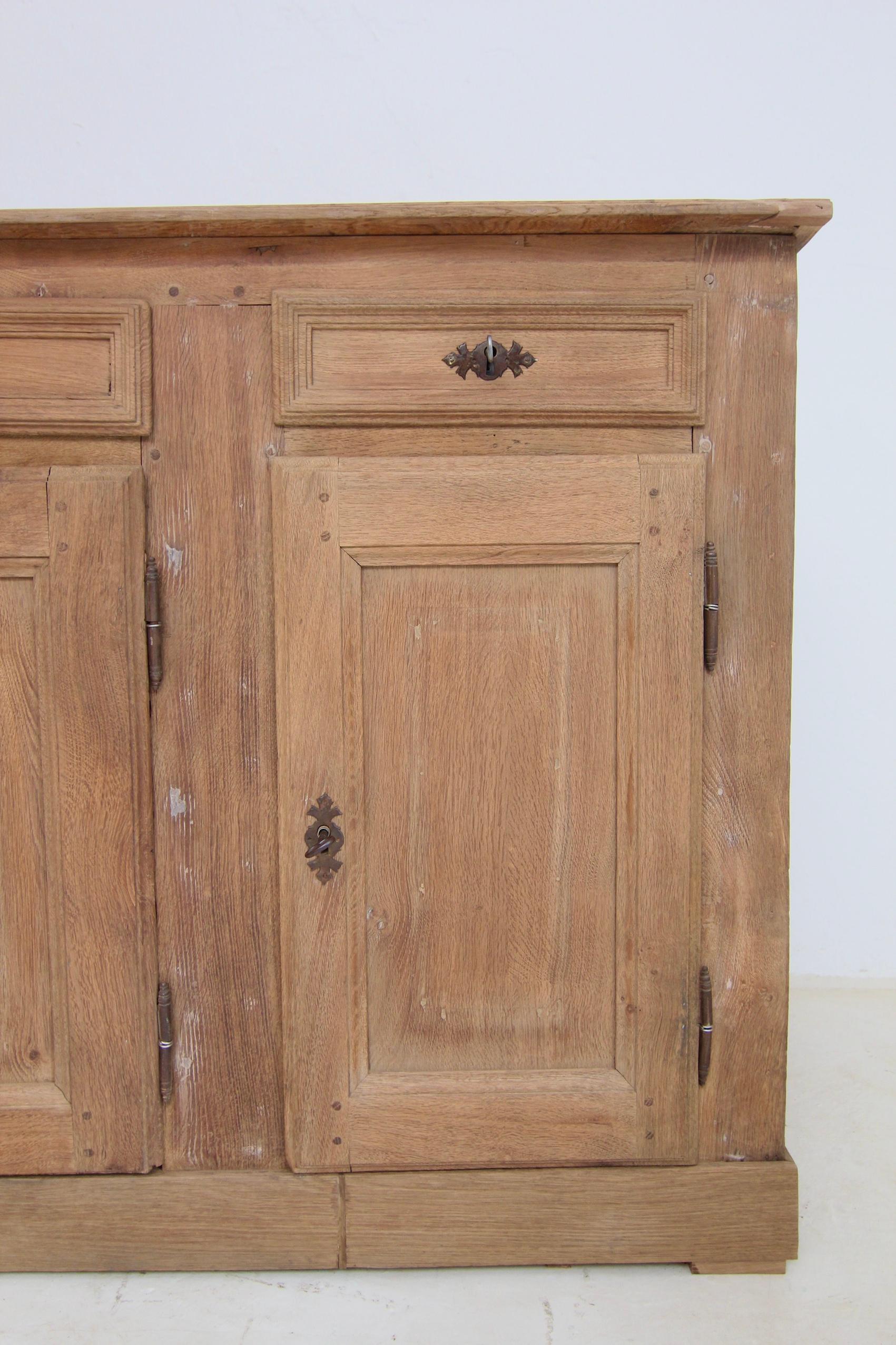 XVIII secolo Grande buffet da sacrestia del 1800 circa in vendita