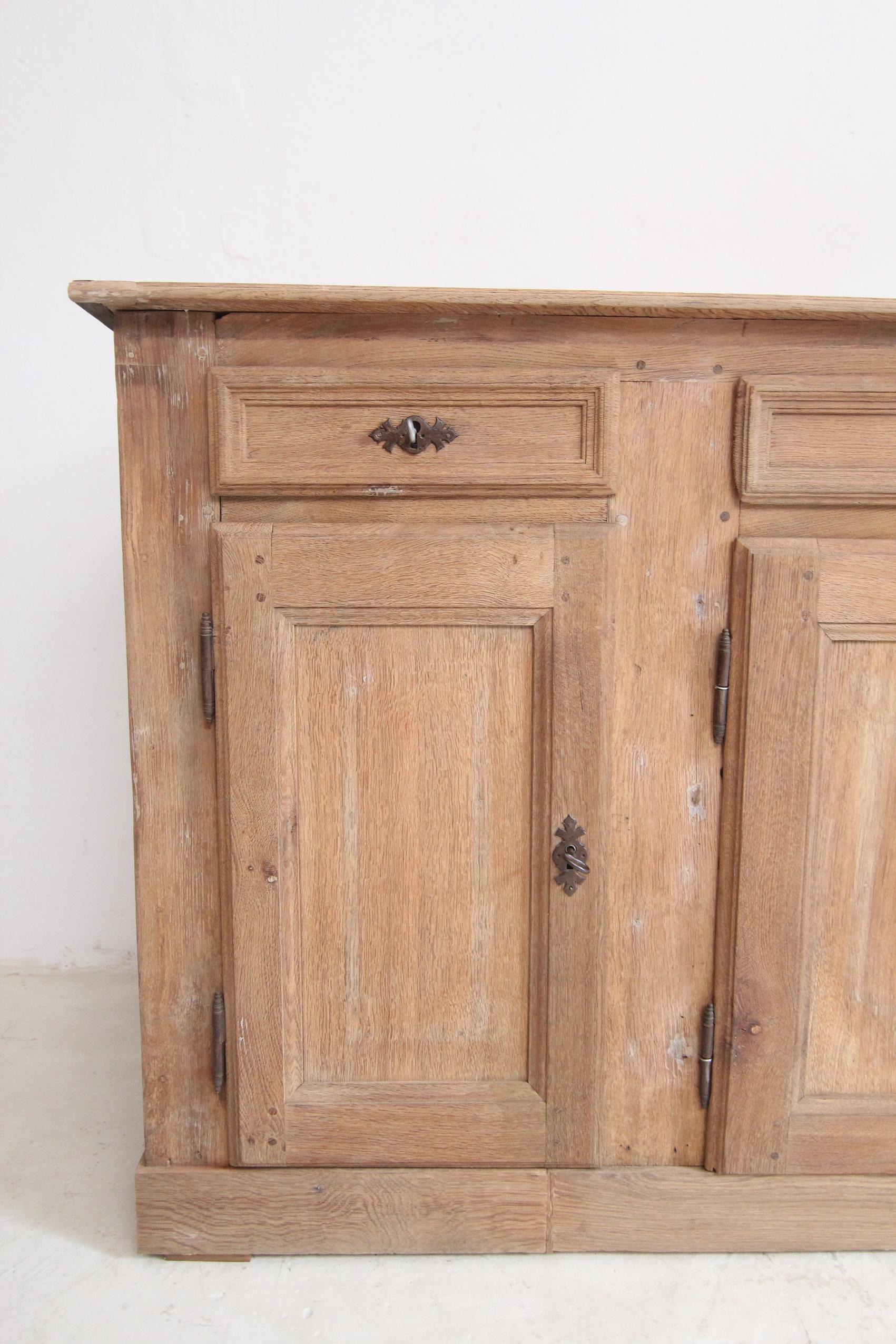 Grande buffet da sacrestia del 1800 circa in vendita 1