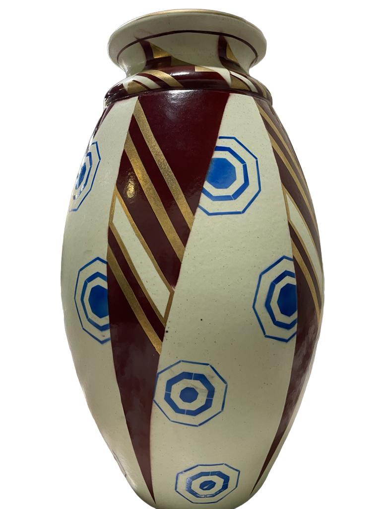 Vernissé Grand vase géométrique Art Déco en faïence de Saint Ghislain. en vente