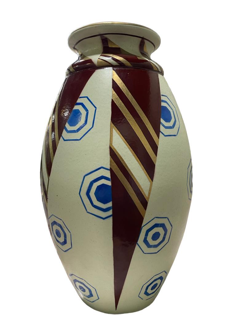 Große geometrische Saint Ghislain Art Deco Fayence-Vase. (Tonware) im Angebot