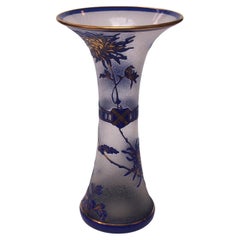 Grand vase camée bleu et transparent Saint Louis, papillons et fleurs c1910