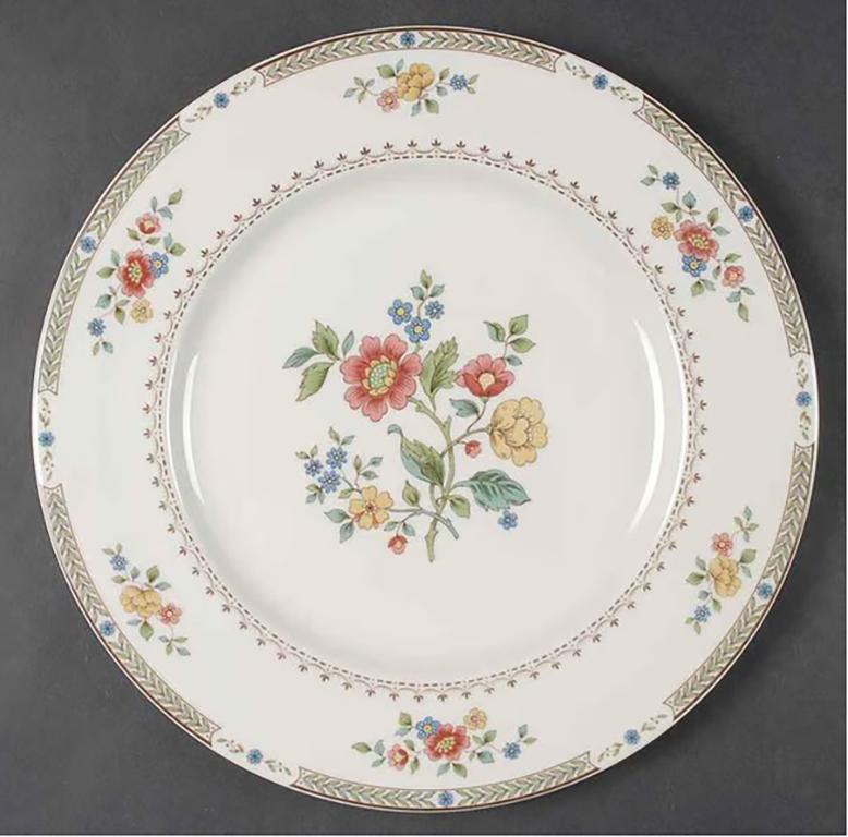 English Large Salad Serving Bowl Replacement Kingswood by Royal Doulton For Sale