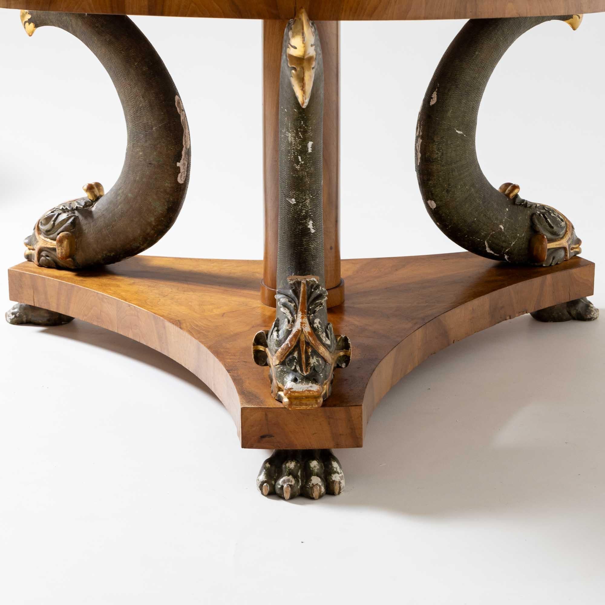 Large Salon Table with Walnut Veneer and carved Dolphins, Germany circa 1820 In Good Condition In Greding, DE