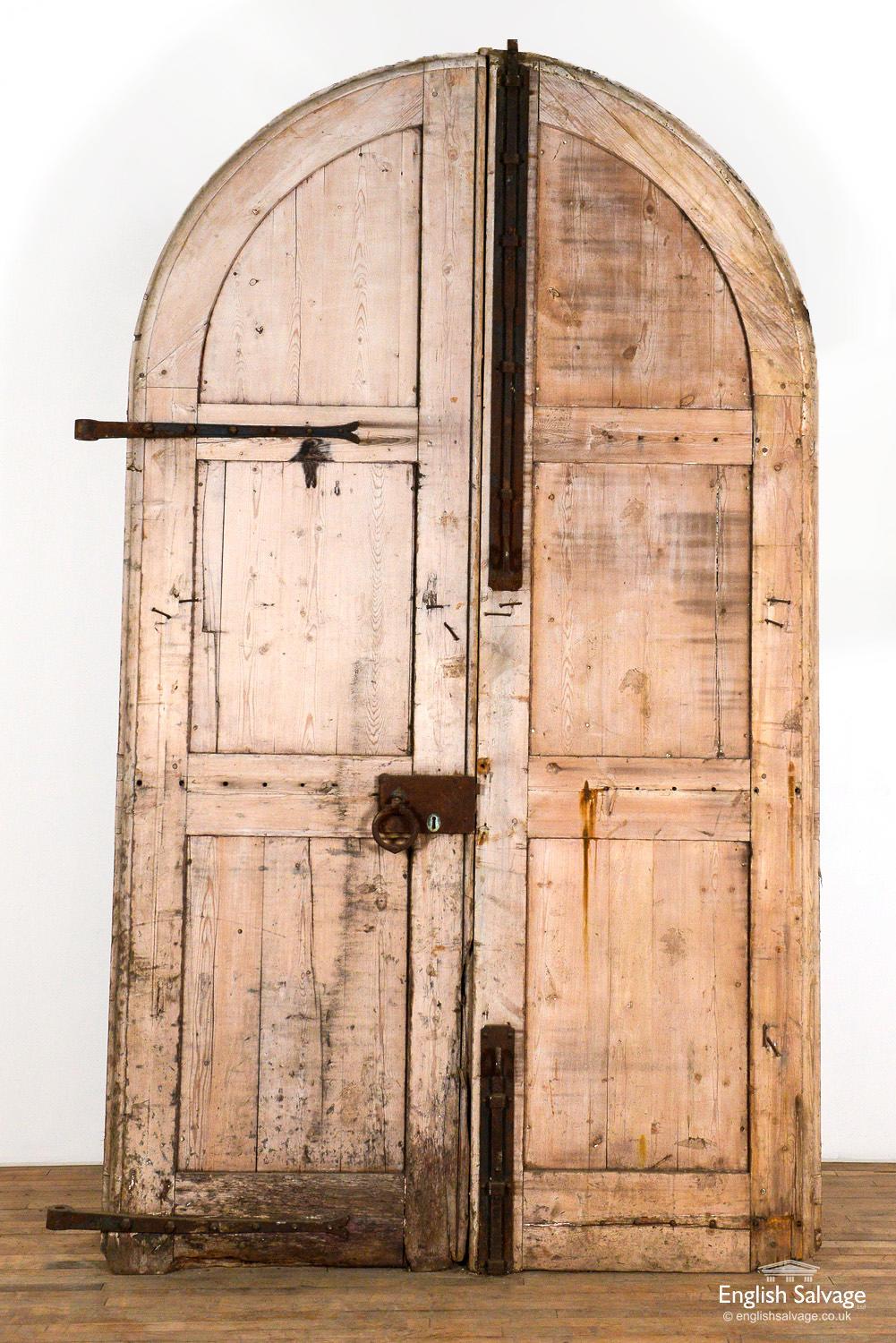 Large Salvaged Pine Arched Double Doors, 20th Century In Good Condition For Sale In London, GB