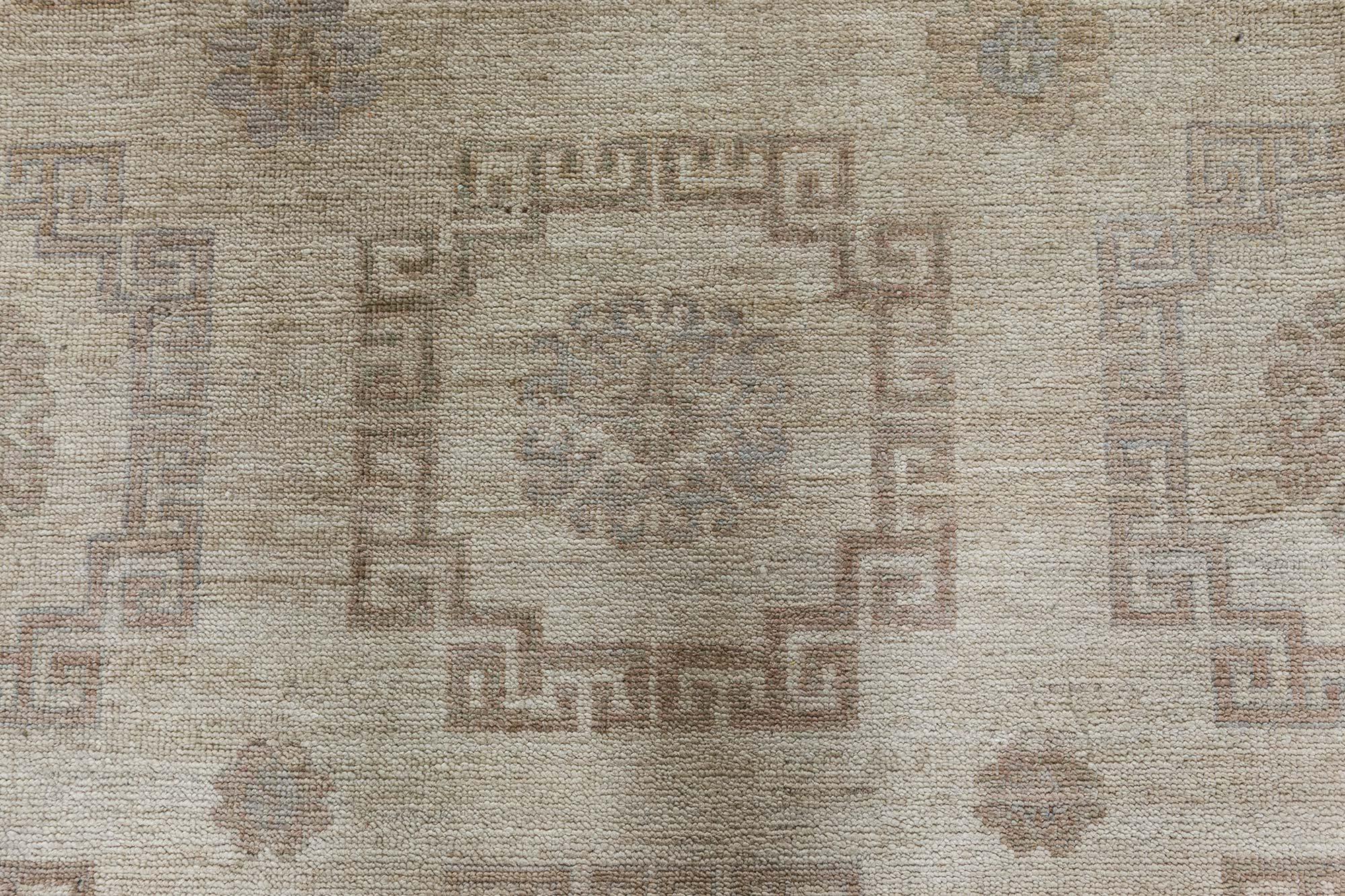 Gran alfombra geométrica de lana anudada a mano, estilo Samarcanda, de Doris Leslie Blau.
Tamaño: 444 x 599 cm (14'7