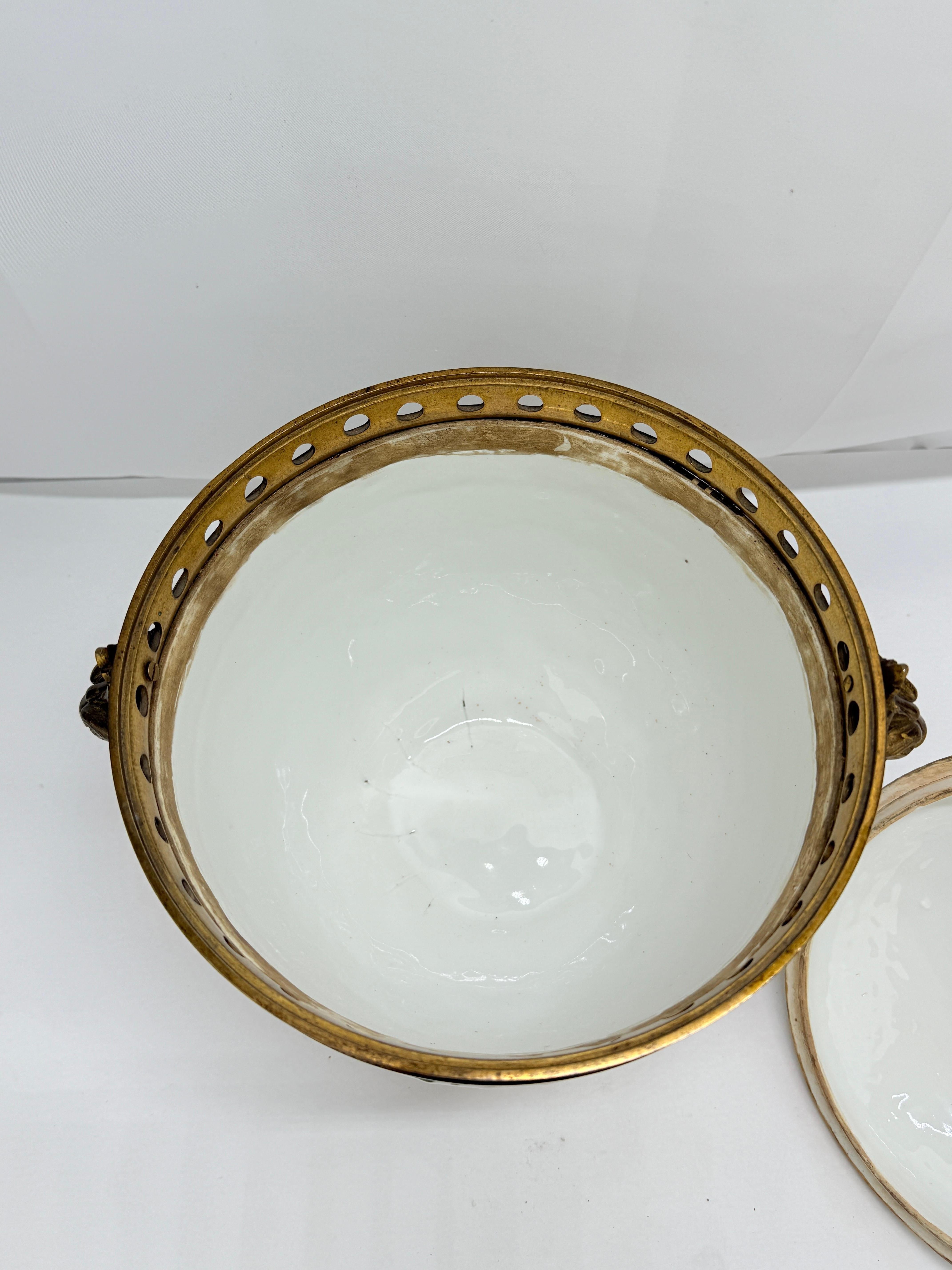 Grande urna rivestita in porcellana e ormolu di Samson in stile Meissen, fine XIX sec. in vendita 4