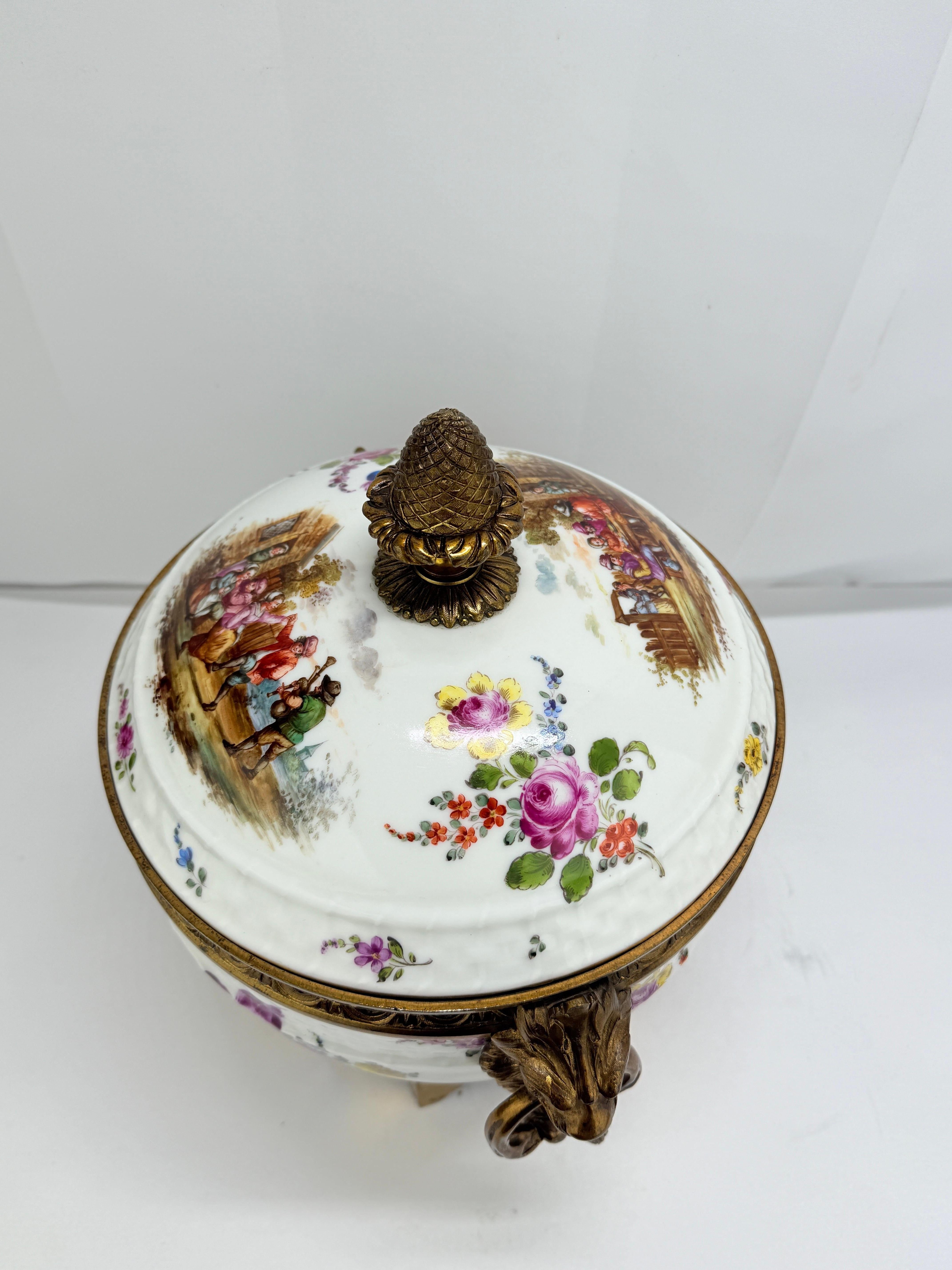 Grande urna rivestita in porcellana e ormolu di Samson in stile Meissen, fine XIX sec. in vendita 1