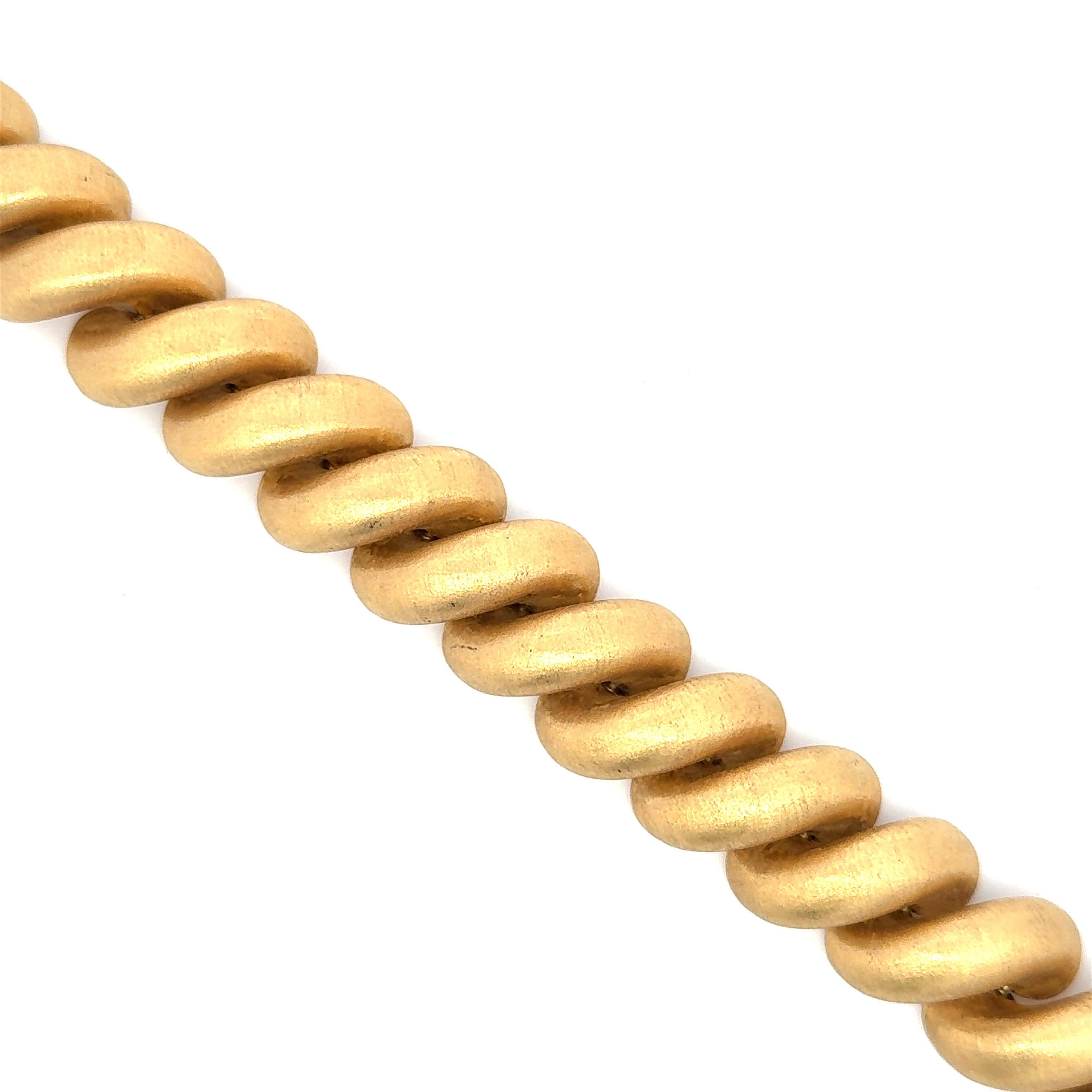 Bracciale San Marco grande a maglie con finitura opaca da 66,5 grammi in oro giallo 18 carati In condizioni ottime in vendita a New York, NY