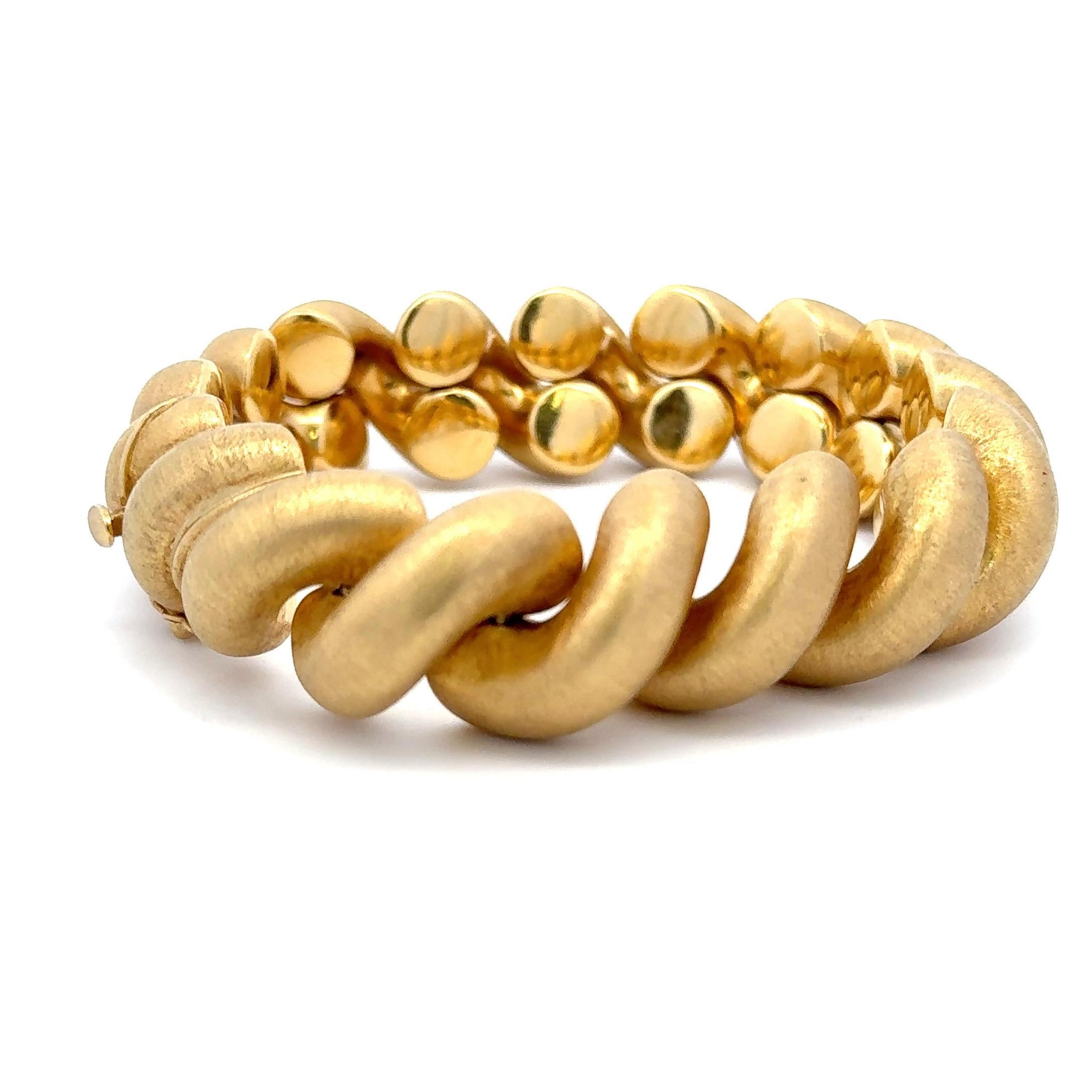 Bracciale San Marco grande a maglie con finitura opaca da 66,5 grammi in oro giallo 18 carati in vendita 1