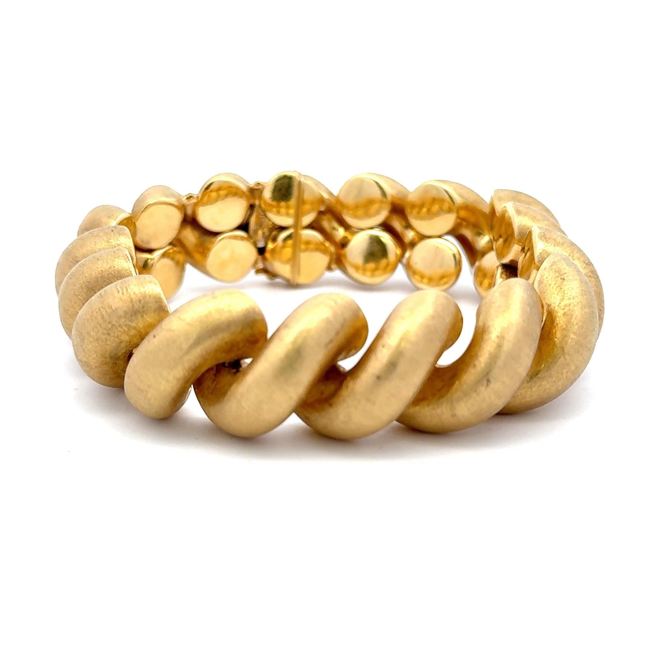Bracciale San Marco grande a maglie con finitura opaca da 66,5 grammi in oro giallo 18 carati in vendita 2