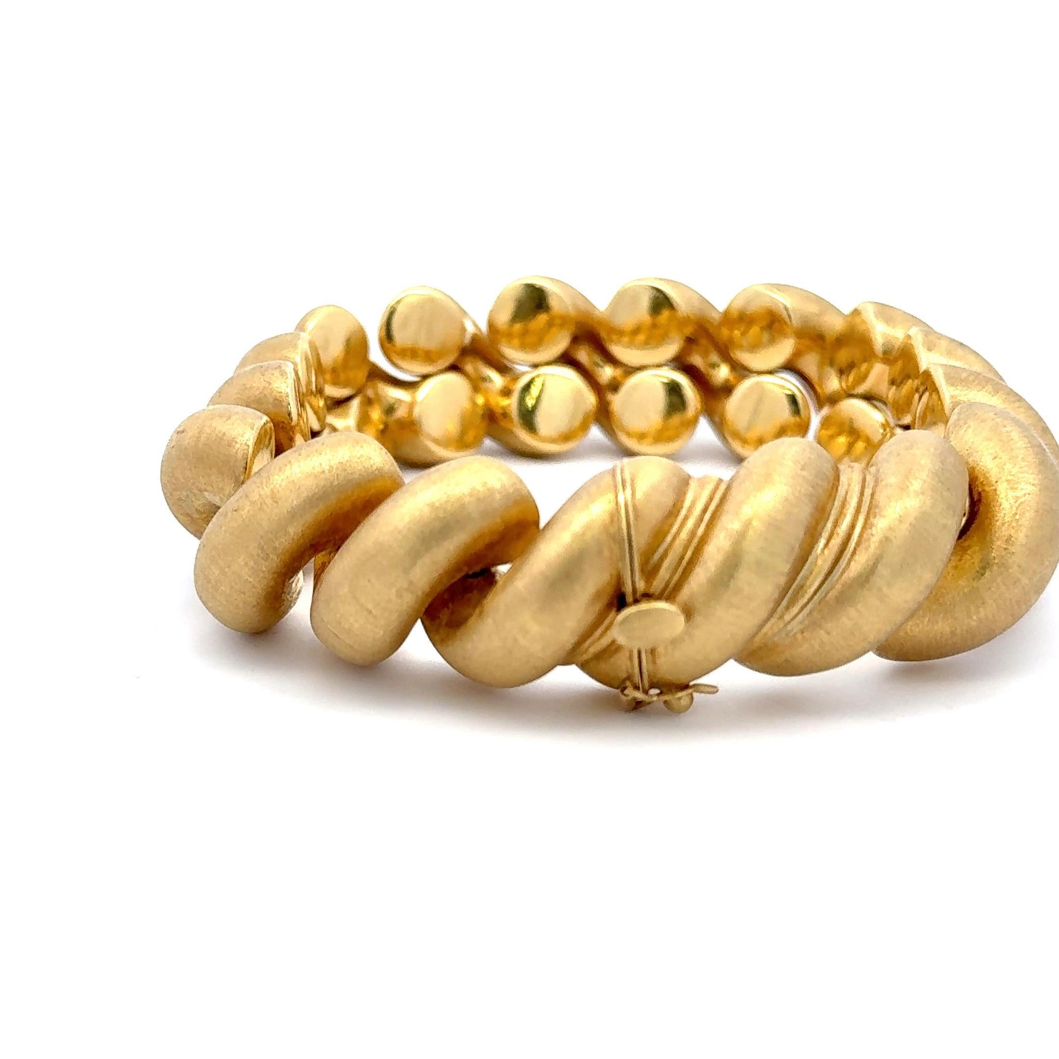 Bracciale San Marco grande a maglie con finitura opaca da 66,5 grammi in oro giallo 18 carati in vendita 3