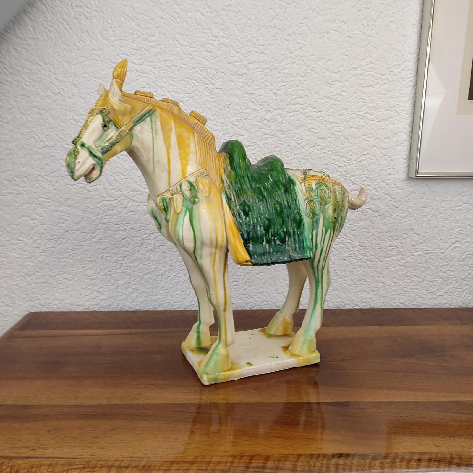 Large SanCai Glazed Pottery Horse Statue Chinese Tang Dynasty Style In Good Condition For Sale In Bochum, NRW