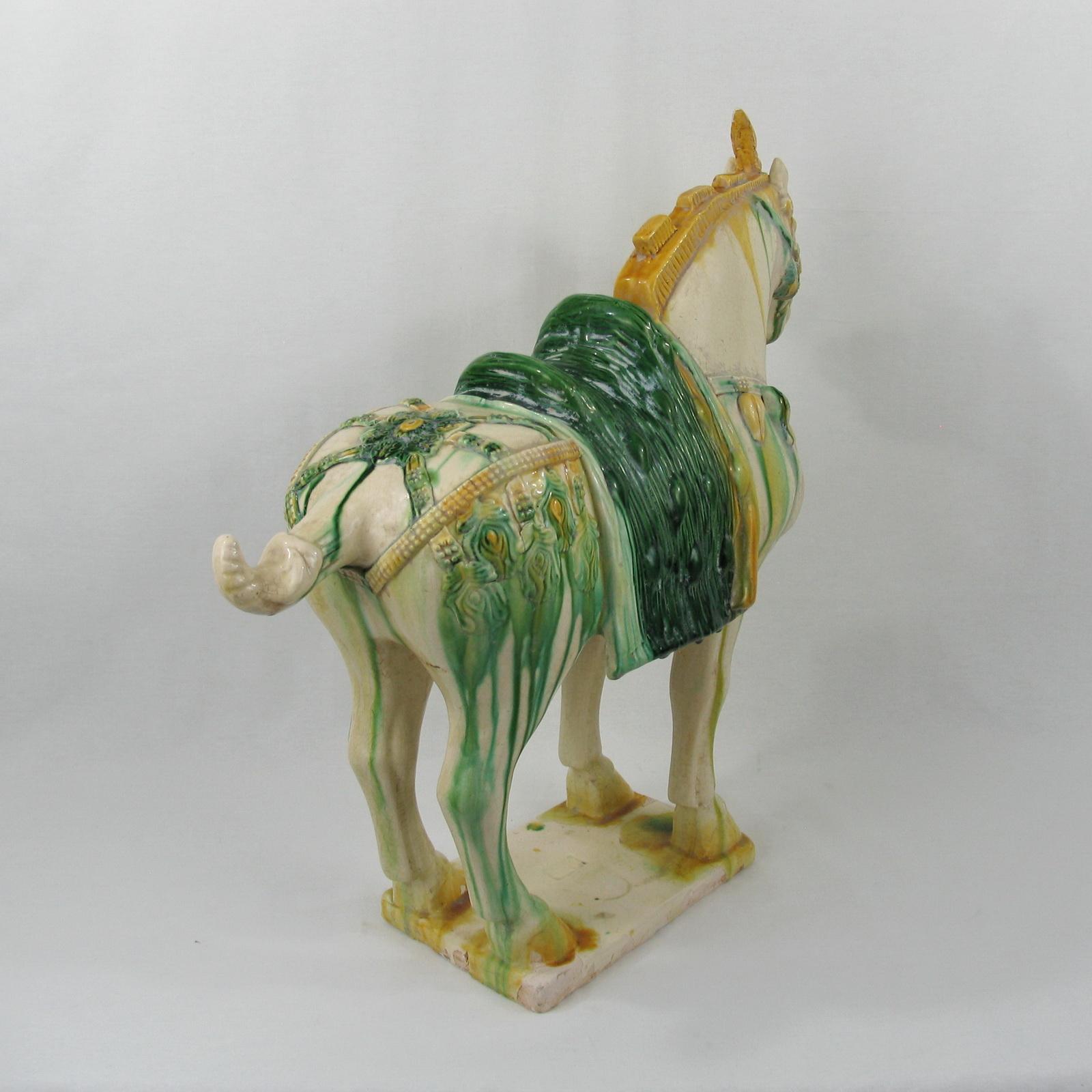 Große SanCai glasierte Keramik Pferd Statue Chinese Tang Dynasty Stil (Terrakotta) im Angebot