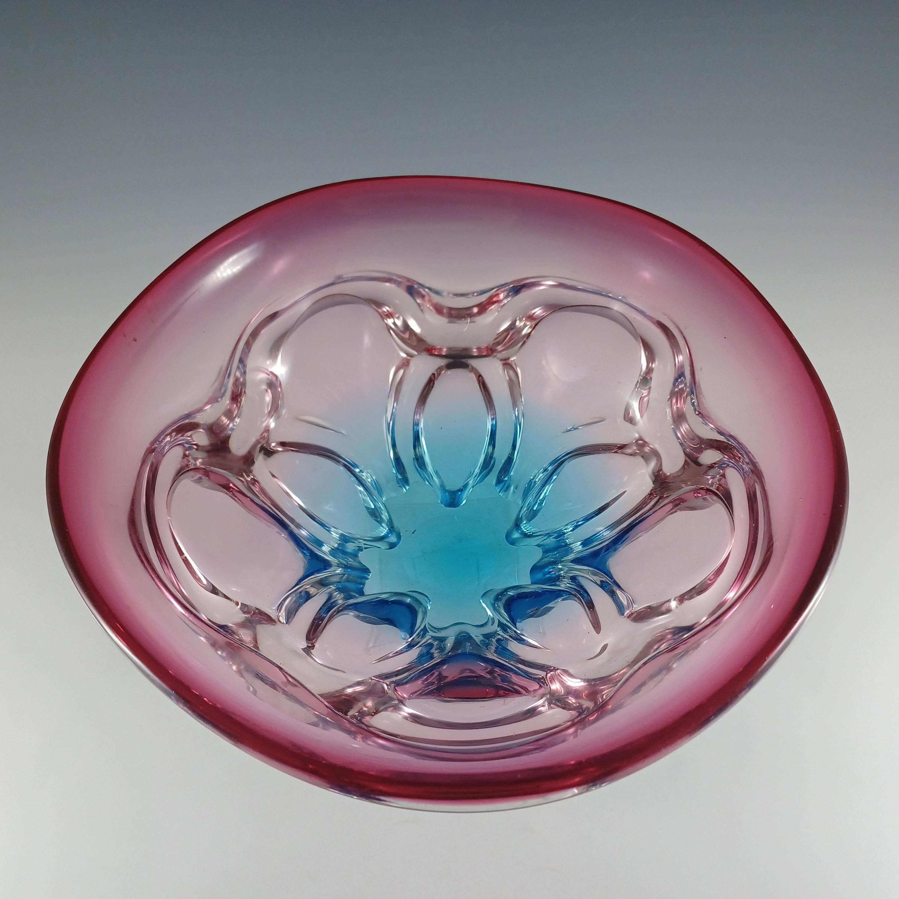 GRAN Tazón vintage japonés Sanyu de cristal rosa y azul con asas en Bueno estado para la venta en Bolton, GB