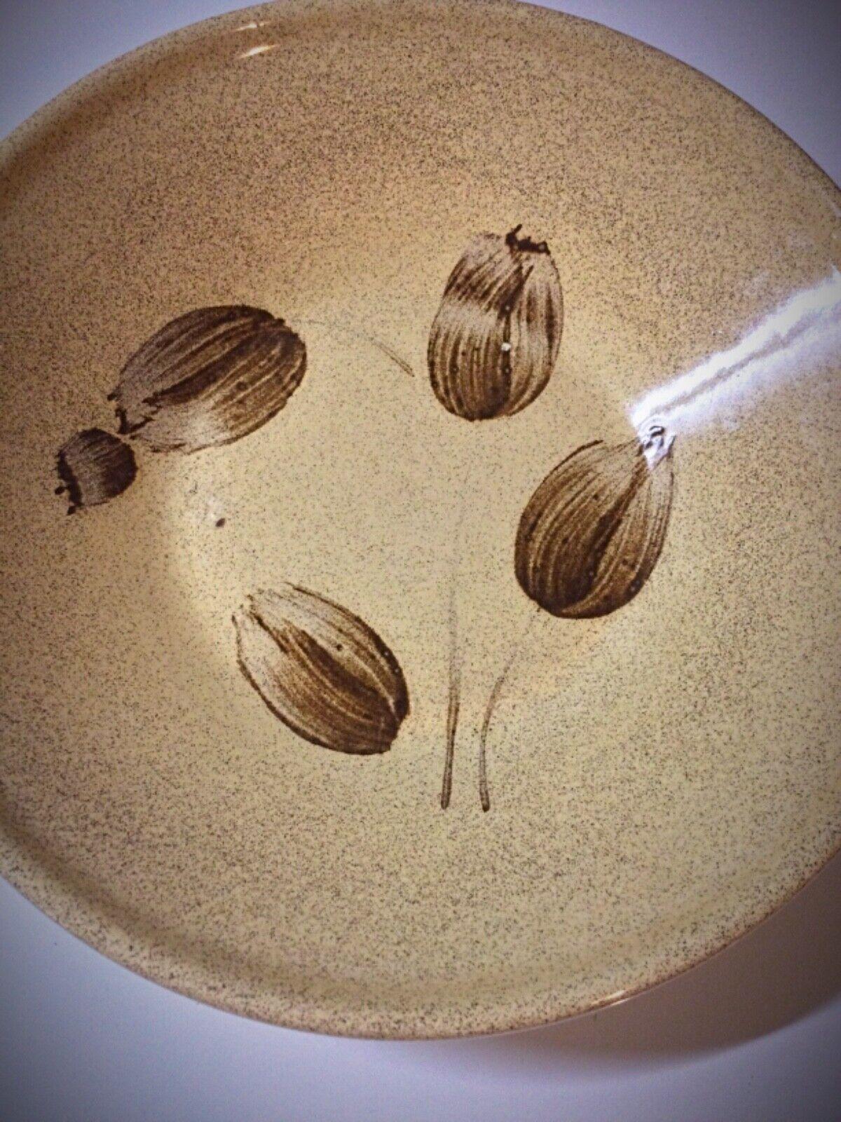 Français Grand bol à salade en faïence de Sarreguemines avec motif de fleur de tulipe - France - 2Y52 en vente