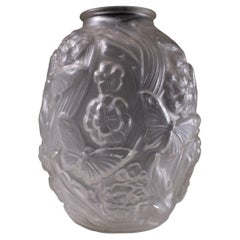 Grand vase Art Dco en verre press satin, annes 1930