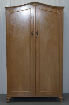 Grande Armadio doppio in Walnut Cabinet Works satinato con armadi interni in menta