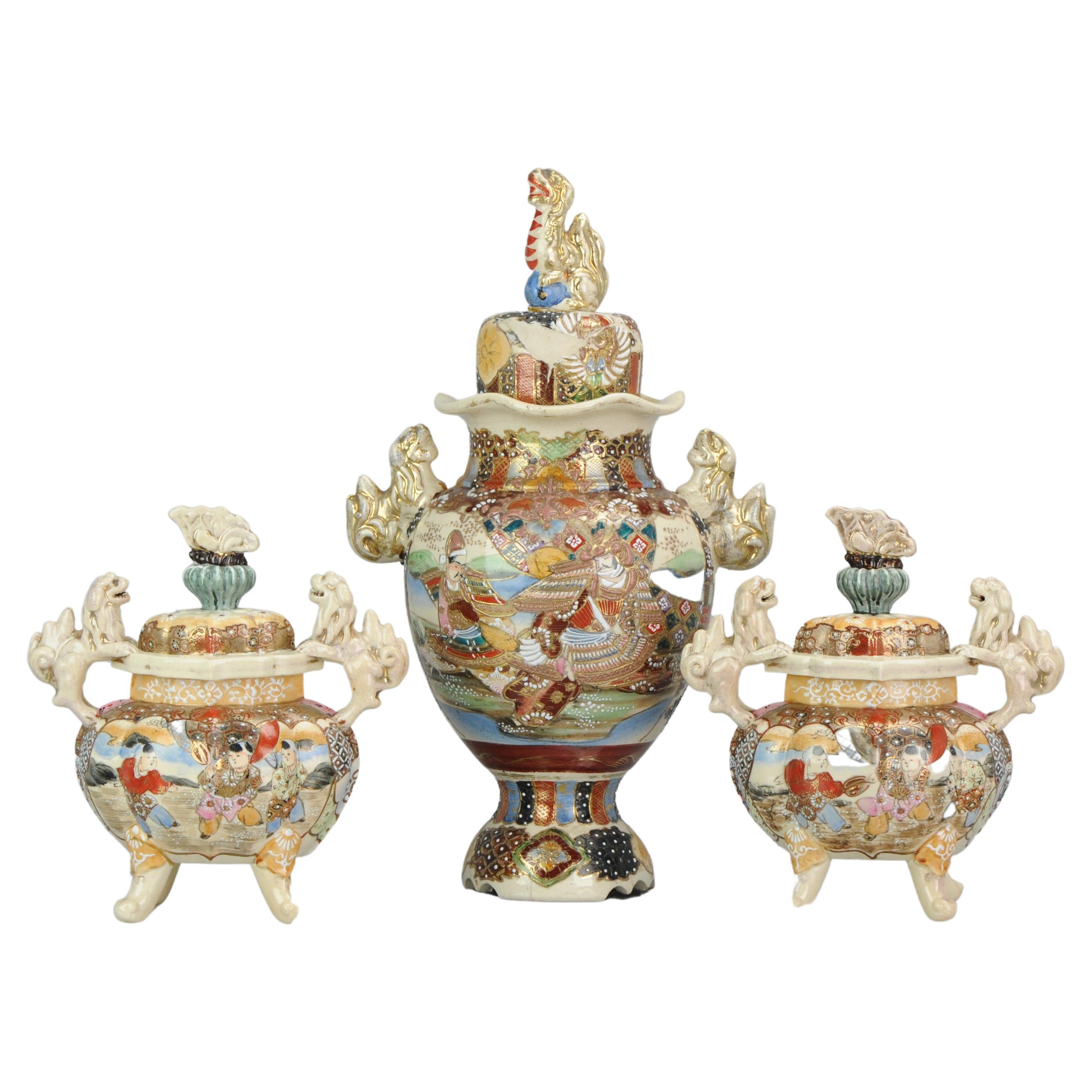 Large Satsuma Antique Garniture Japanese Colorfull Vases Japan, 1900-1930 For Sale