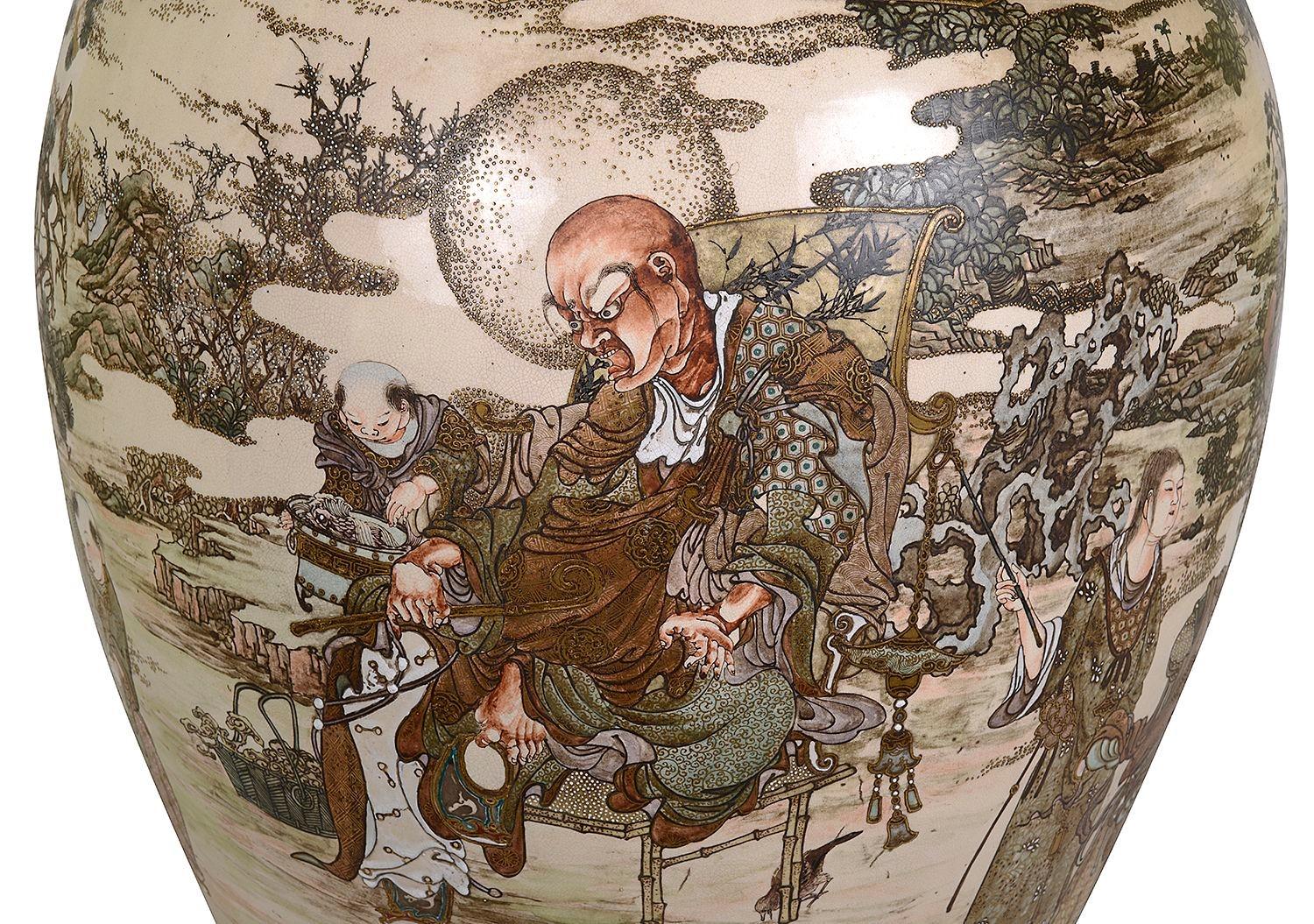 XIX secolo Grande vaso con coperchio di Satsuma, 1890 circa. 84 cm di altezza in vendita