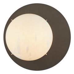 Grande applique Saturne en acier bronzé et albâtre