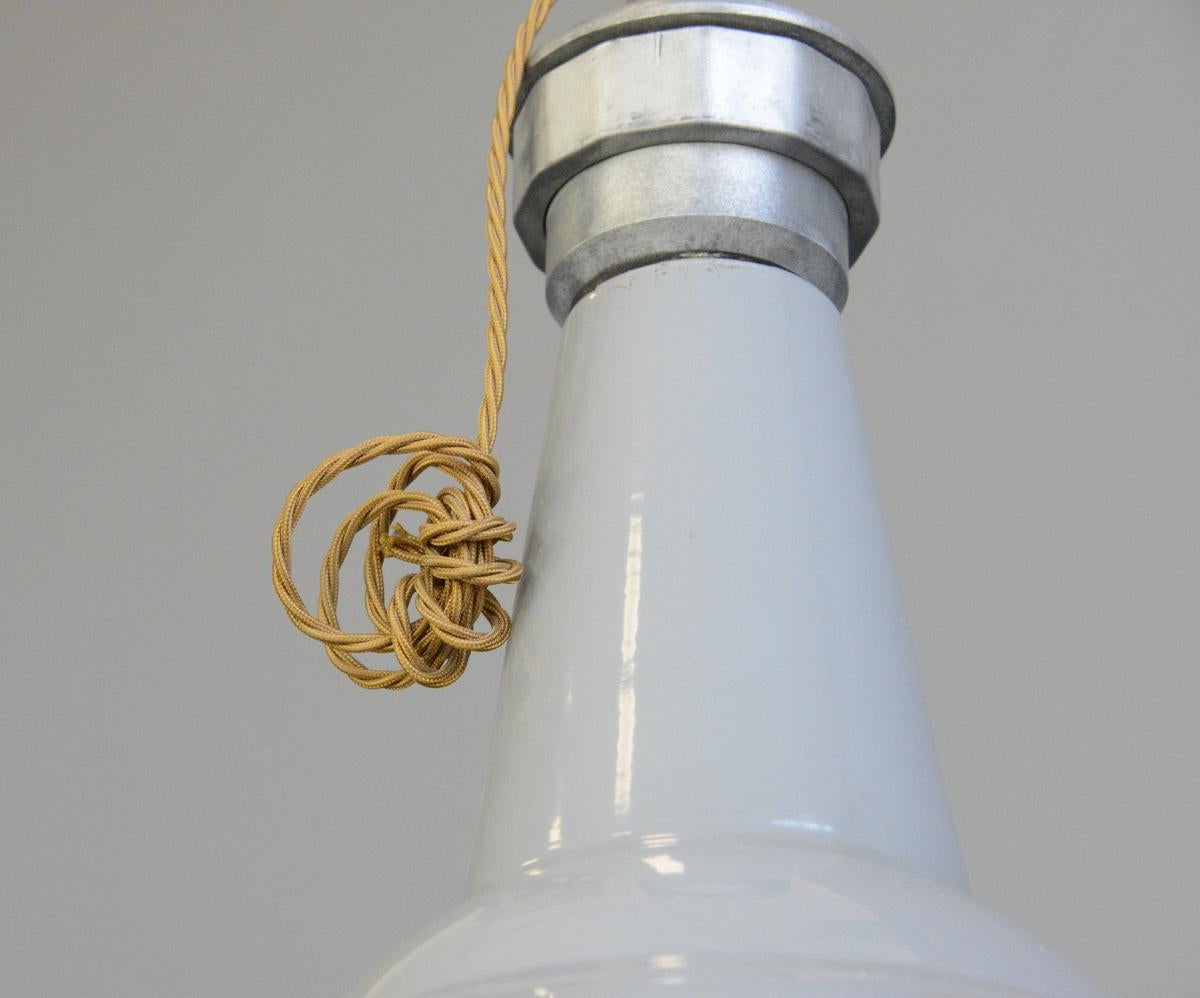 Milieu du XXe siècle Grandes lampes de moulin à sciage de Benjamin, vers les années 1950