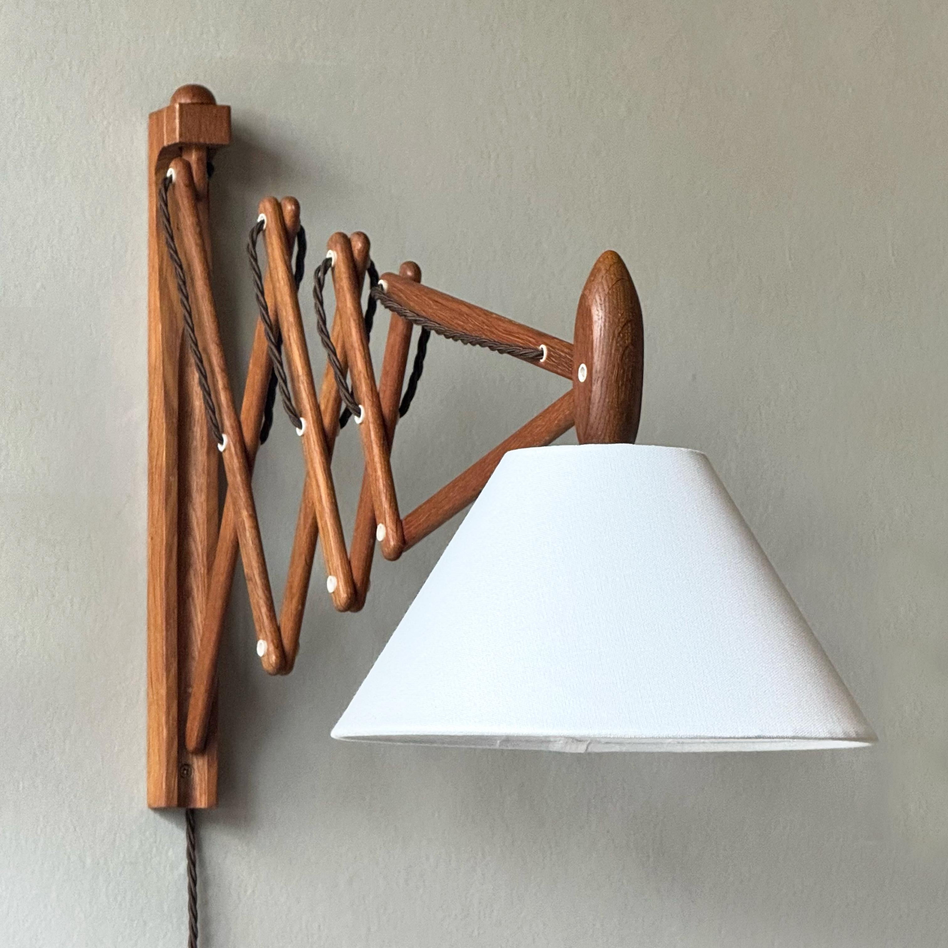 Large 'Sax' Wall Lamp Erik Hansen for Le Klint, 1952 In Good Condition For Sale In London, GB