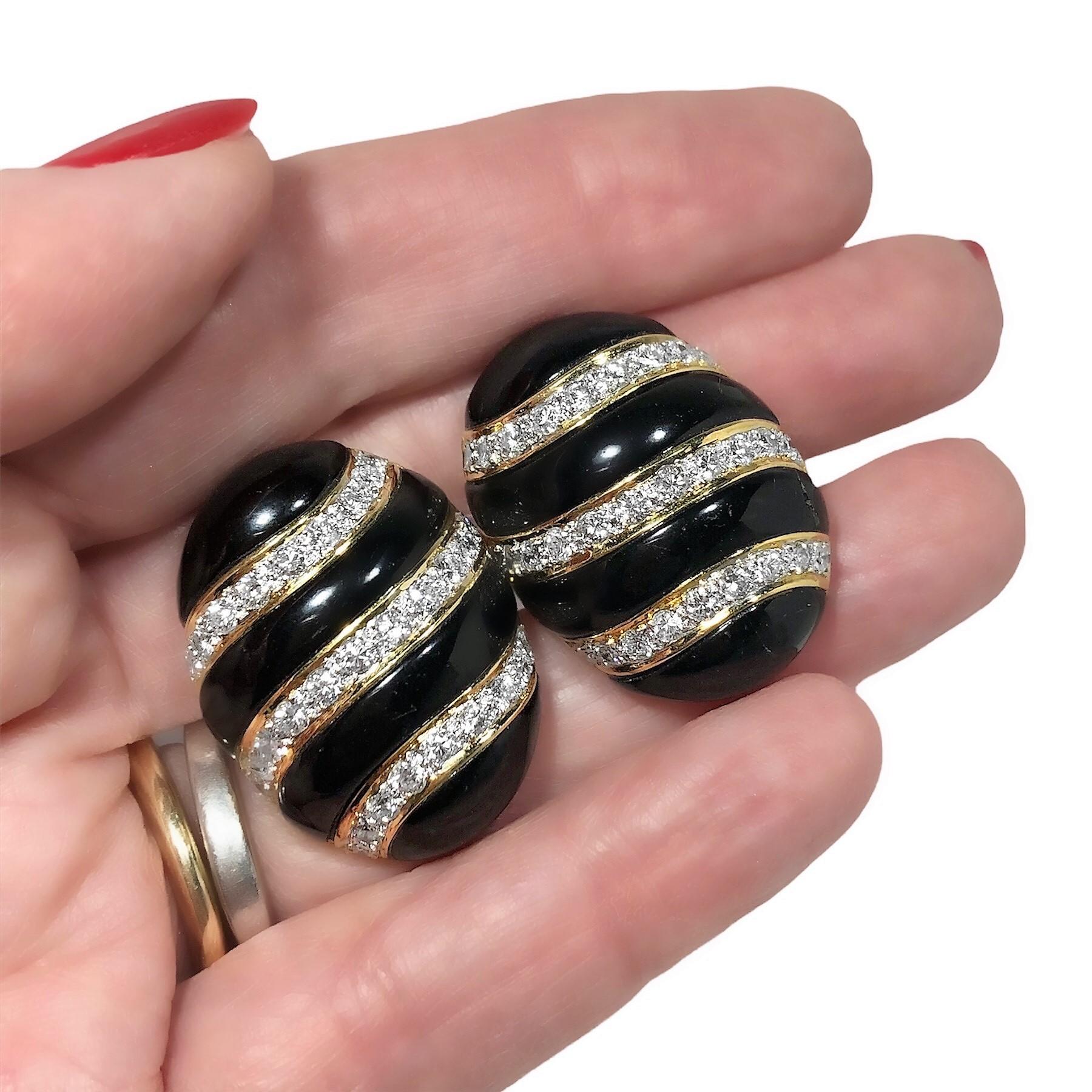 Large Scale 18K Yellow Gold, Oval Shaped Onyx Earrings with Diamond Strips In Good Condition For Sale In Palm Beach, FL