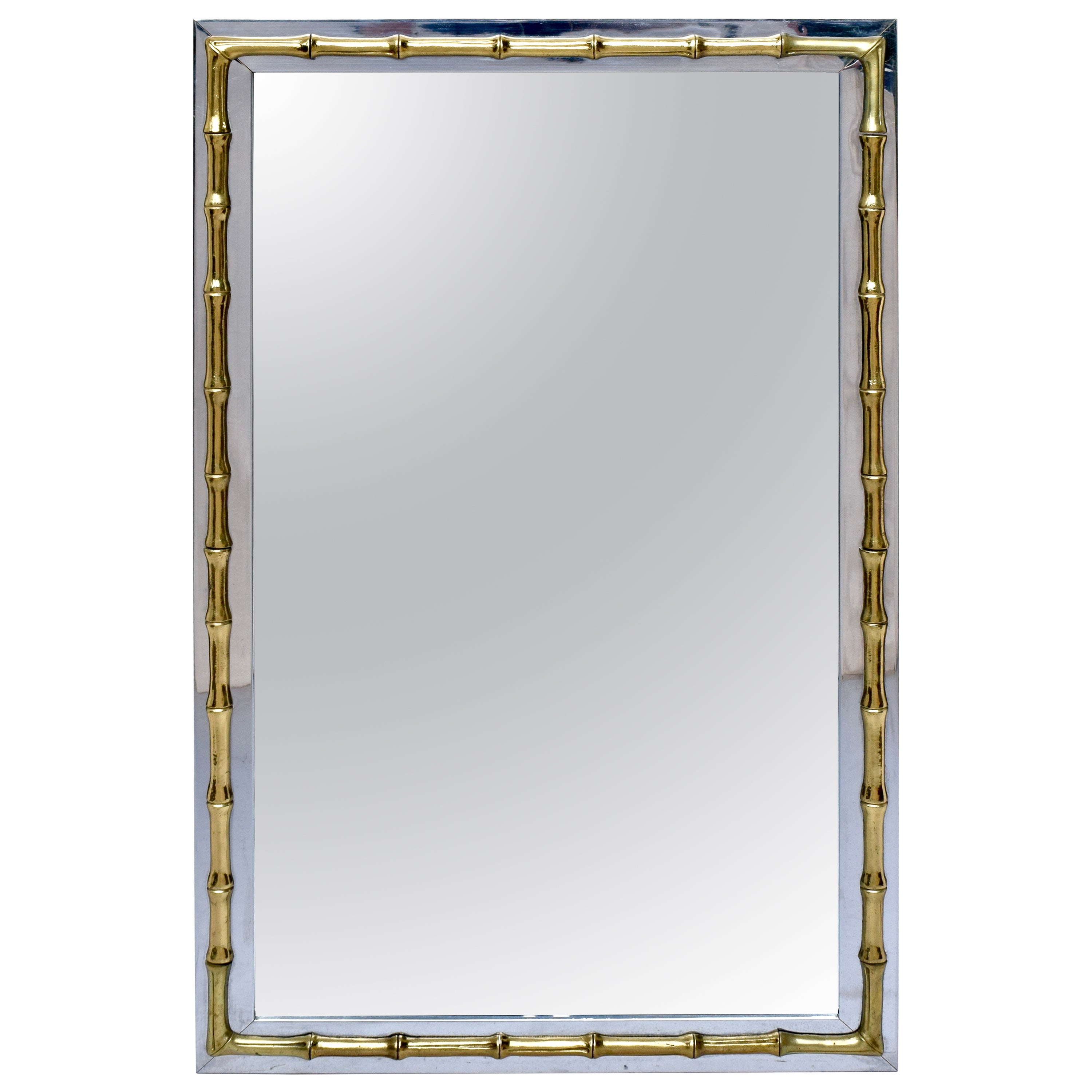 Grand miroir Hollywood Regency des années 1970 en laiton chromé et faux bambou