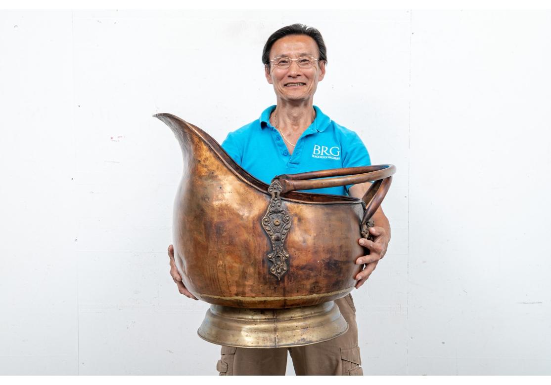 Large Scale 19th C. Copper And Brass Scuttle For Sale 9