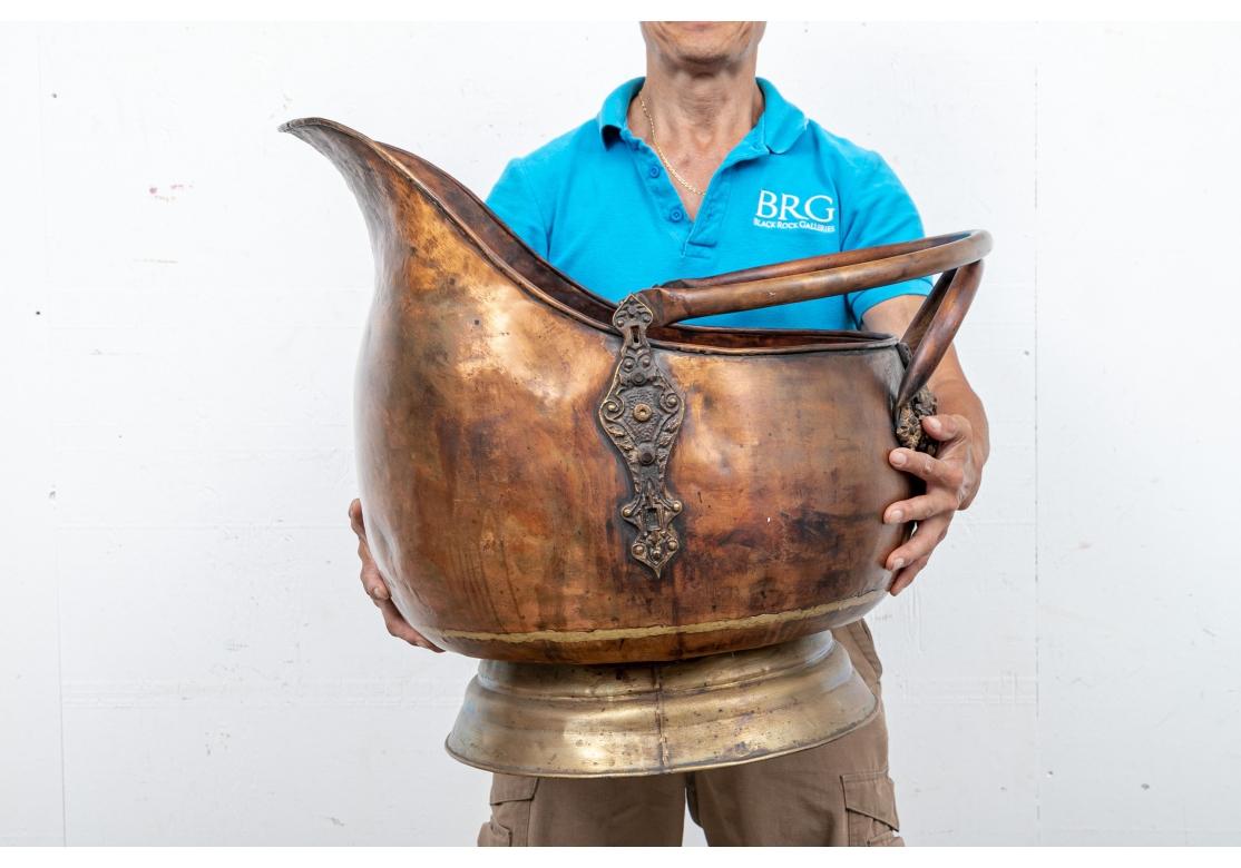 Large Scale 19th C. Copper And Brass Scuttle For Sale 4