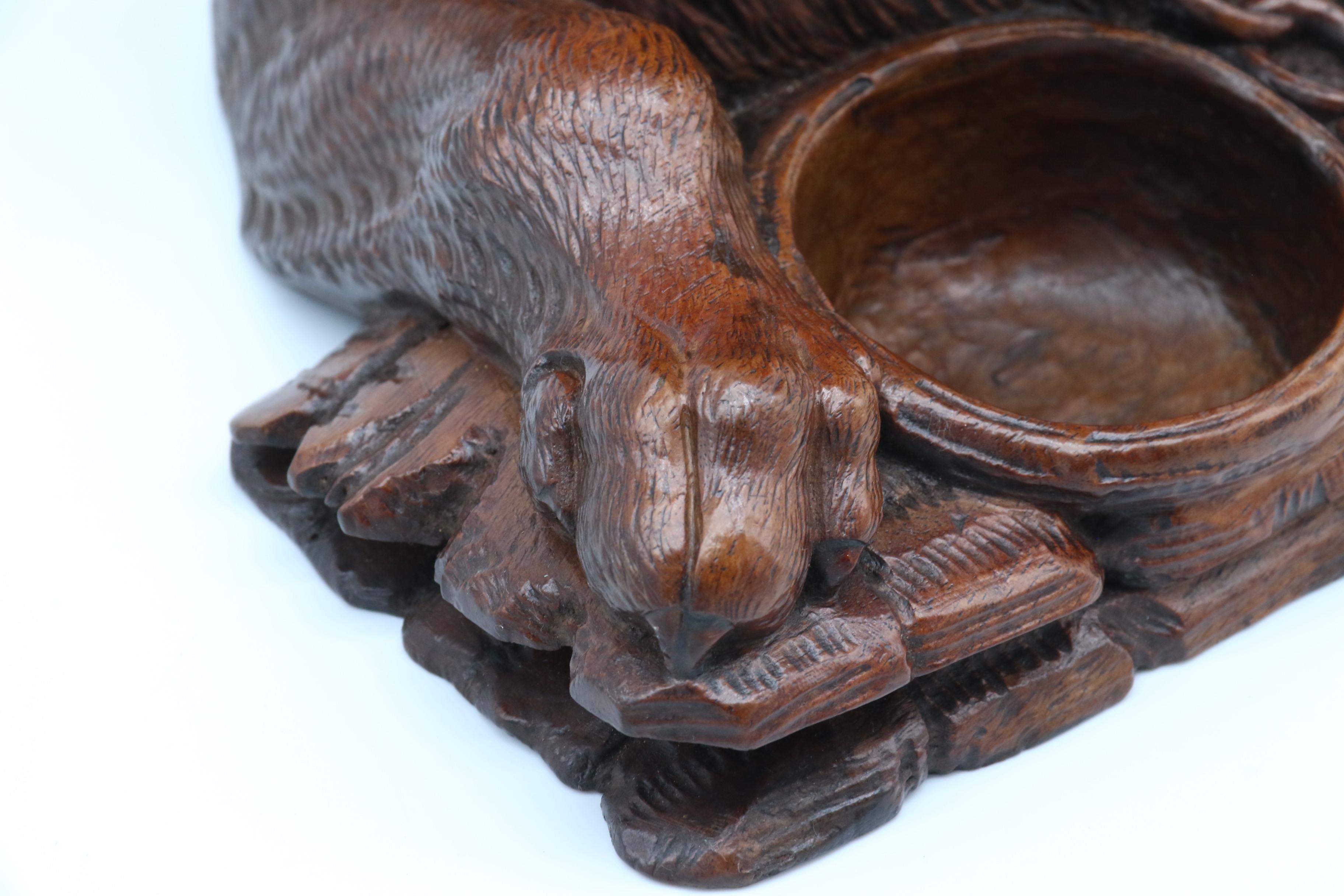 large scale 19th century carved walnut Black Forest dog tobacco box, circa 1860 For Sale 9