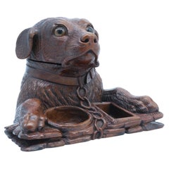 Scatola da tabacco per cani Black Forest in noce intagliata di grandi dimensioni del XIX secolo, circa 1860