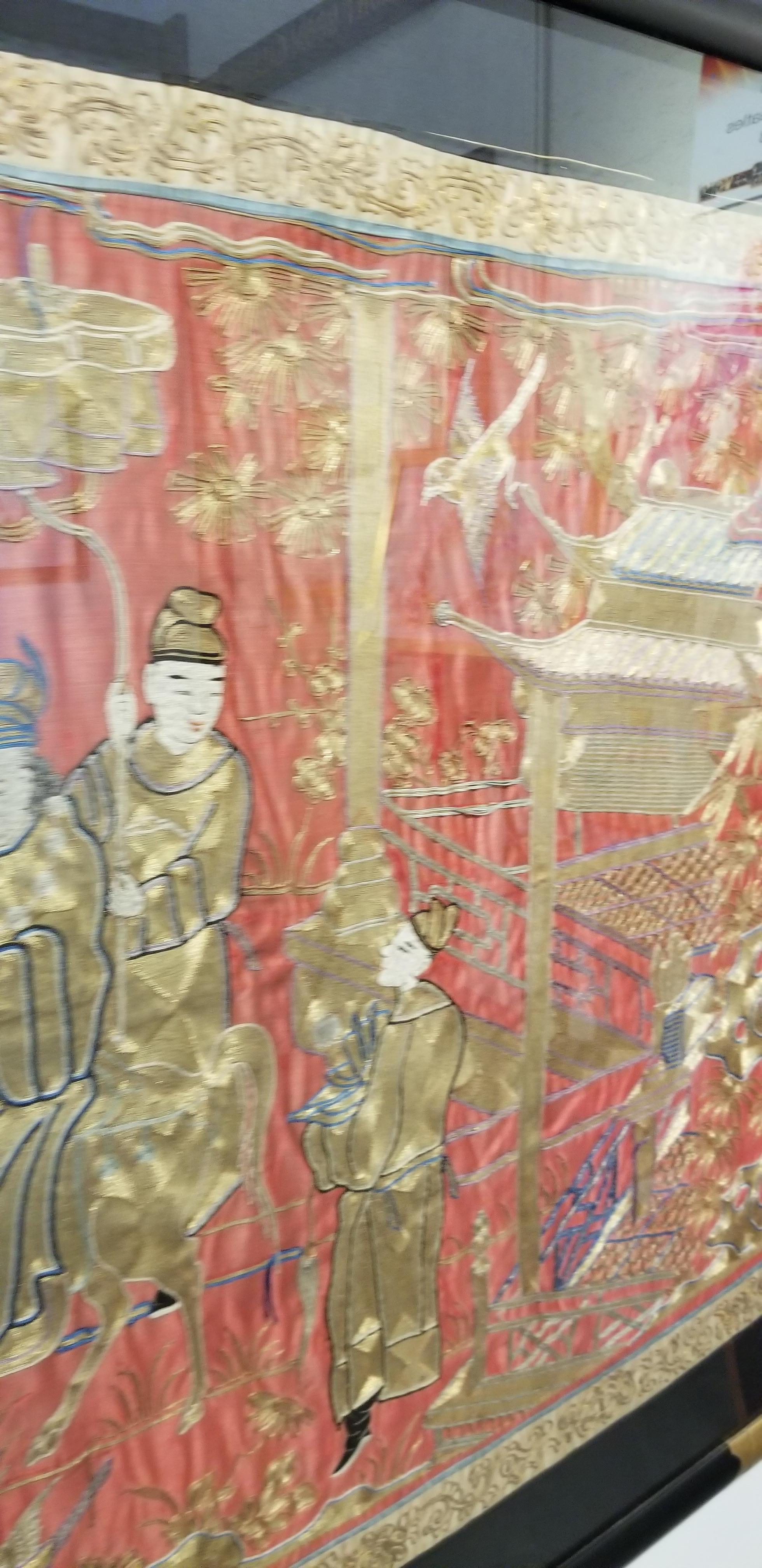 Large-Scale 19th Century Chinese Embroidery Silk Tapestry In Excellent Condition In Fulton, CA