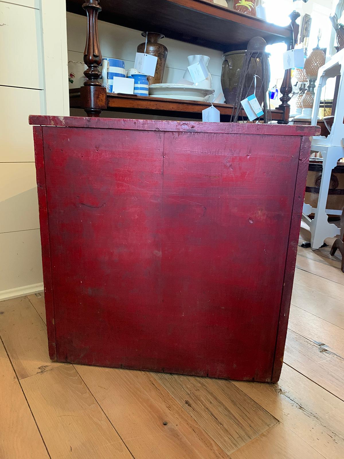Scatola da tè in legno dipinta di rosso cinese del XIX secolo di grandi dimensioni in vendita 4