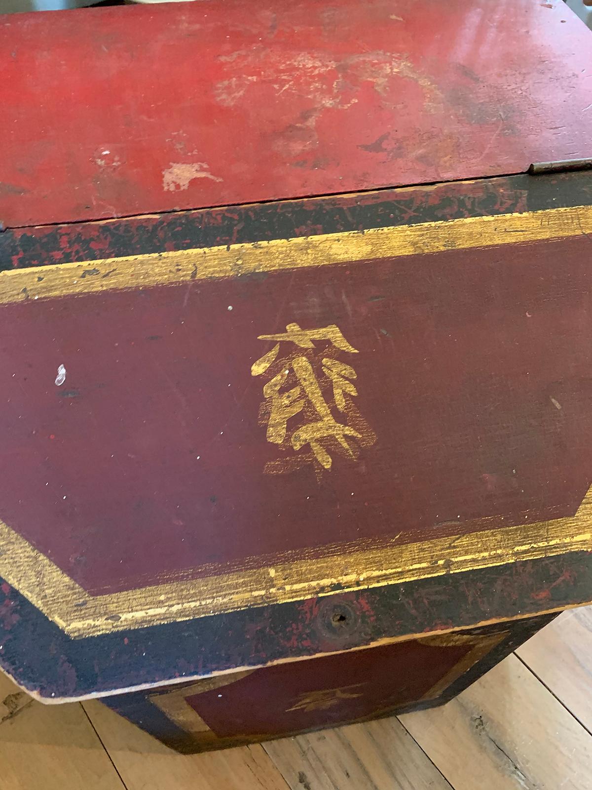 Scatola da tè in legno dipinta di rosso cinese del XIX secolo di grandi dimensioni in vendita 6