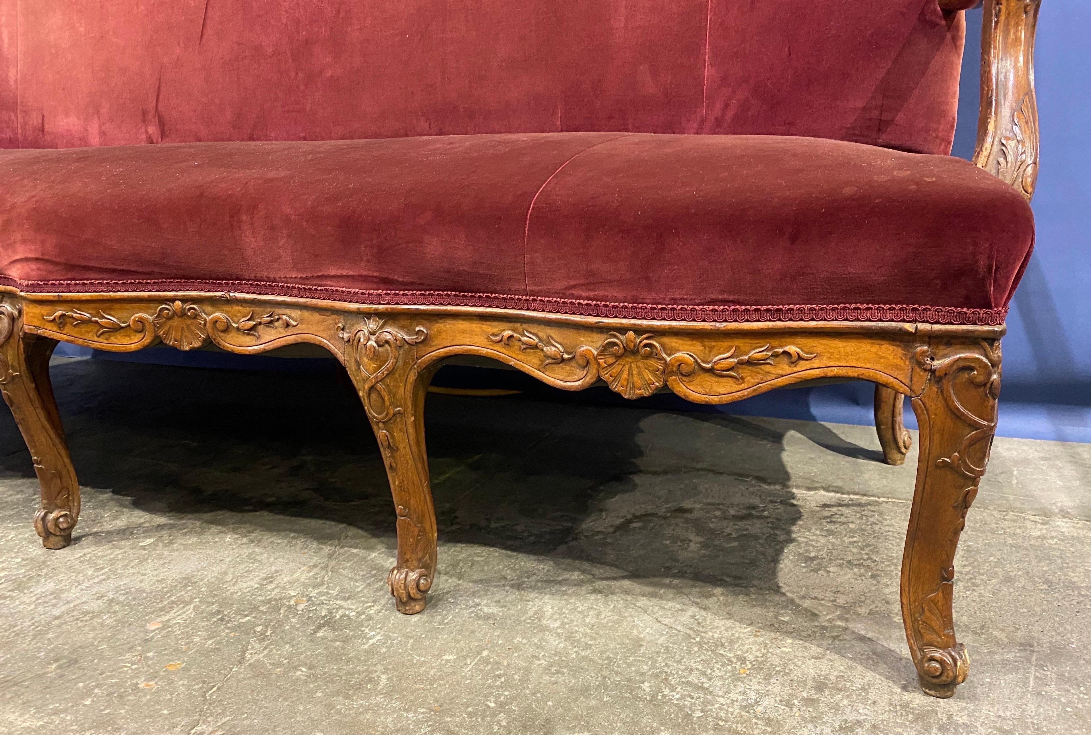 Large Scale 19th Century French Carved Walnut Serpentine Sofa 3