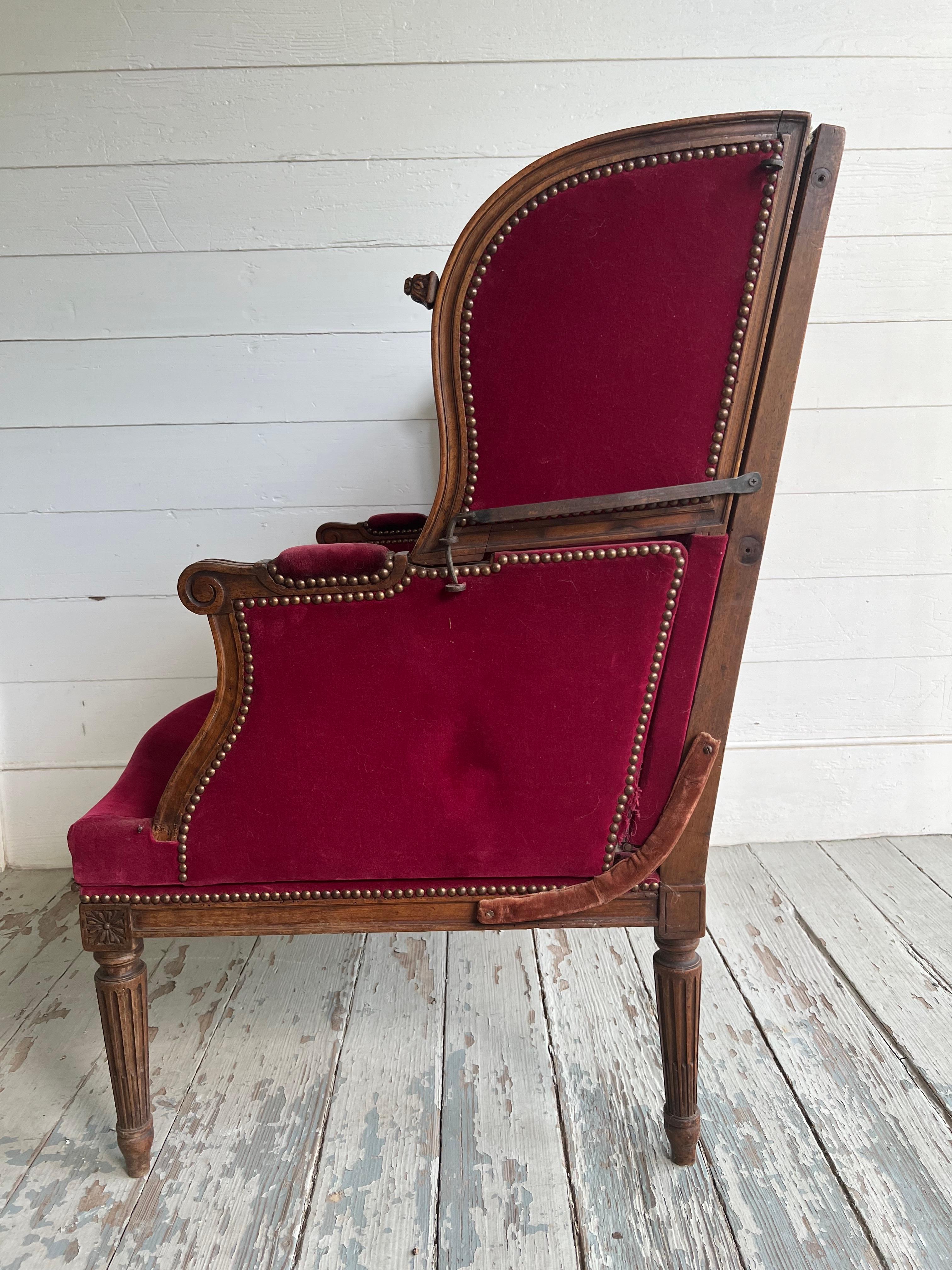 Hand-Carved Large Scale 19th Century French Louis XVI Walnut Metamorphic Armchair For Sale
