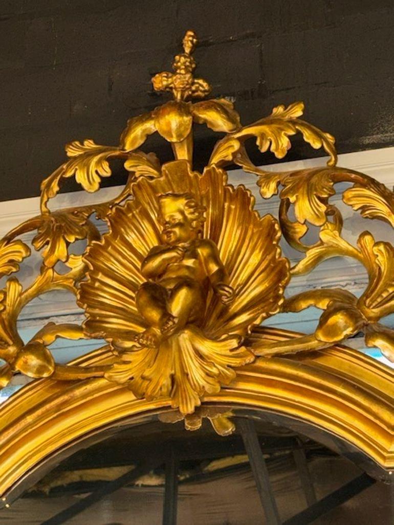 Specchio in legno dorato e intagliato italiano del XIX secolo di grandi dimensioni In condizioni buone in vendita a Dallas, TX